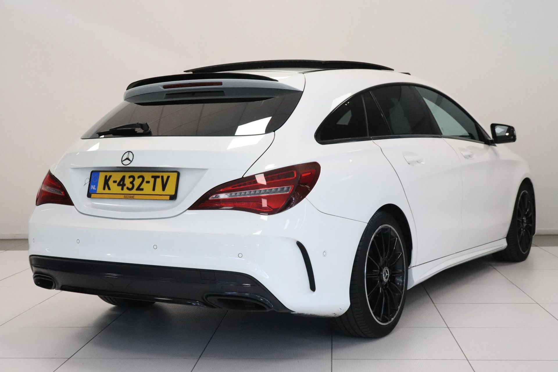 Mercedes-Benz CLA met kenteken K-432-TV – achteraanzicht