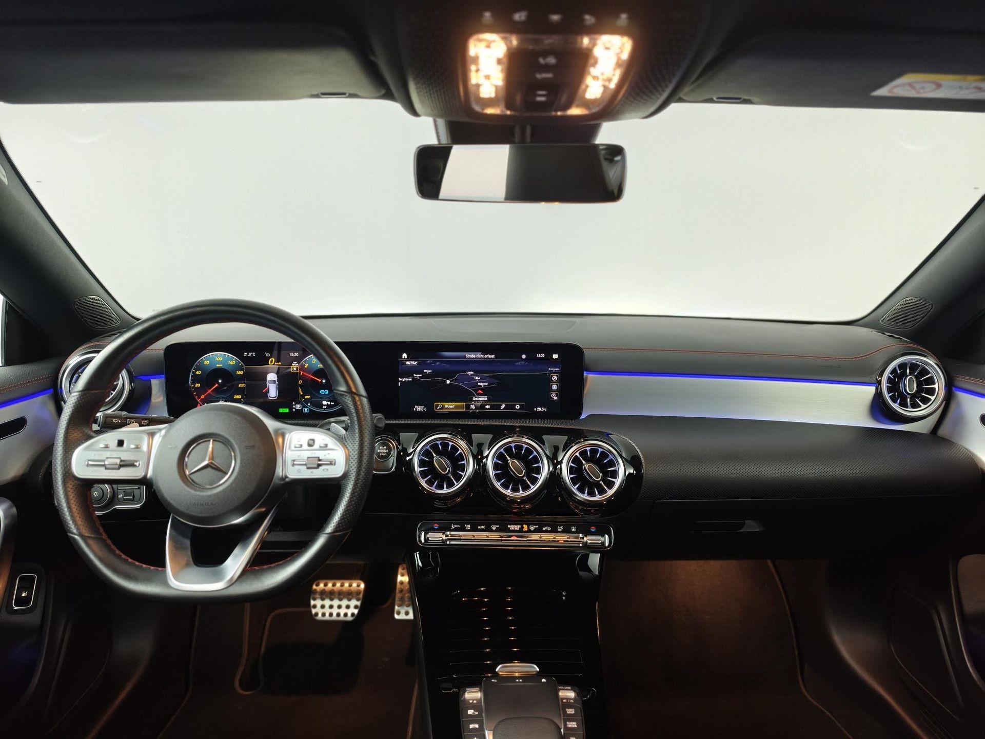 Mercedes-Benz CLA met kenteken KFR-12-T – interieur