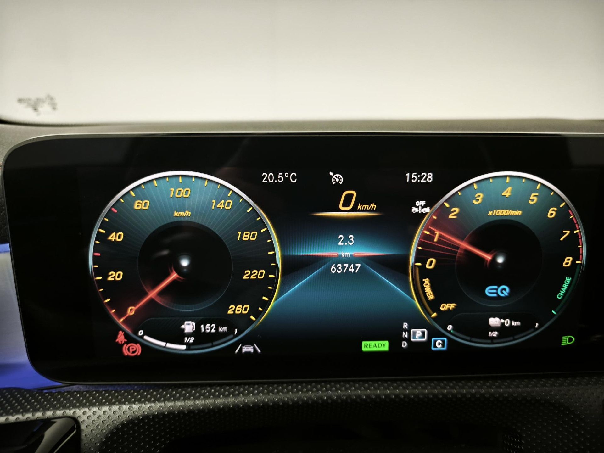 Mercedes-Benz CLA met kenteken KFR-12-T – dashboard