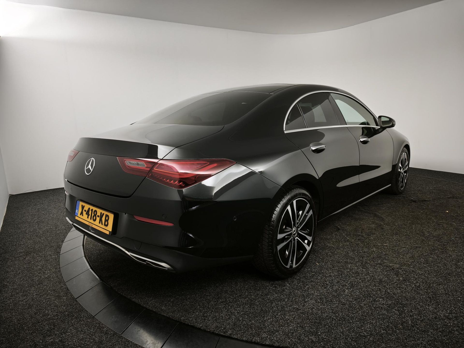 Mercedes-Benz CLA met kenteken X-418-KB – achteraanzicht