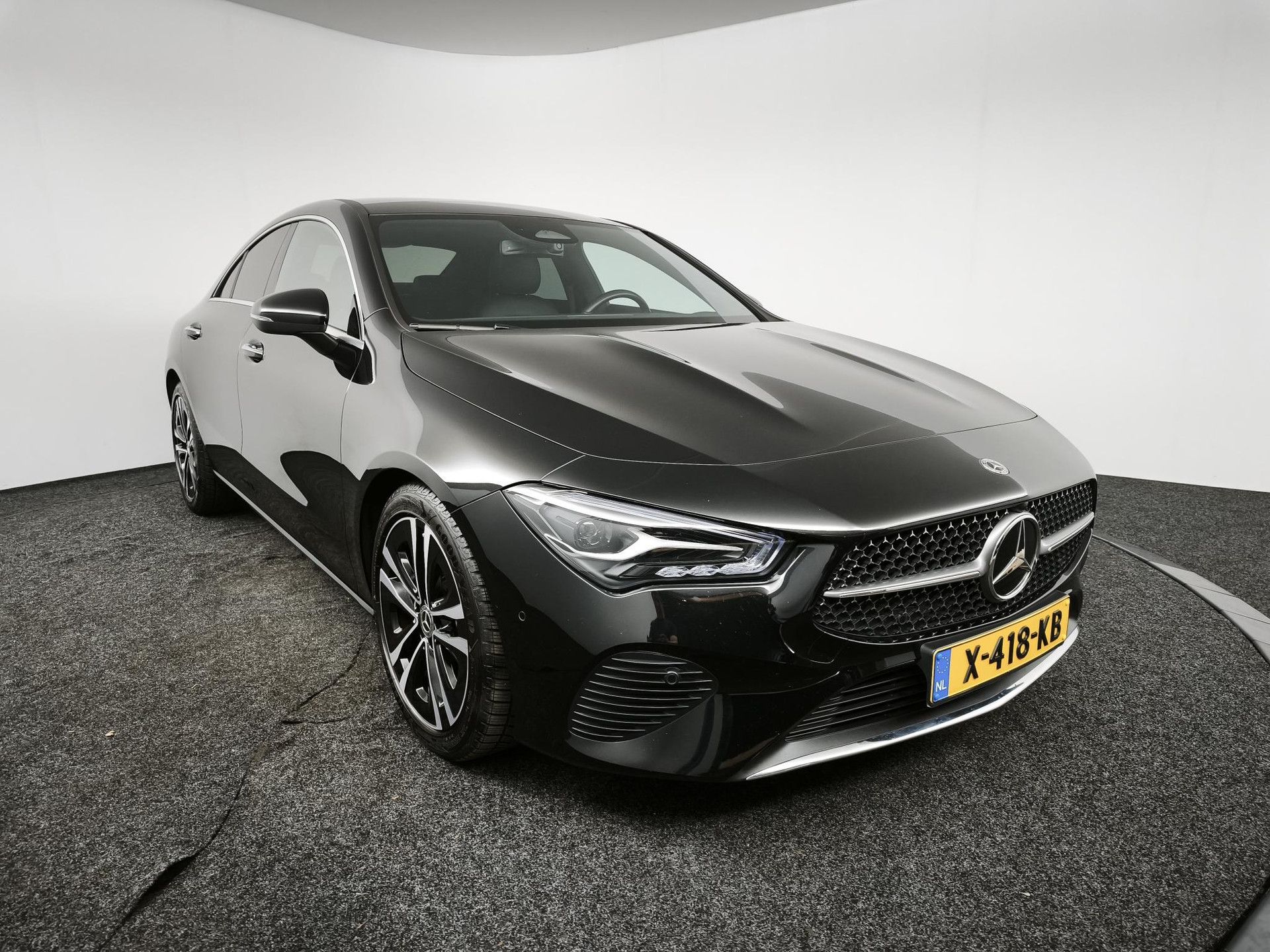 Mercedes-Benz CLA met kenteken X-418-KB – detailfoto