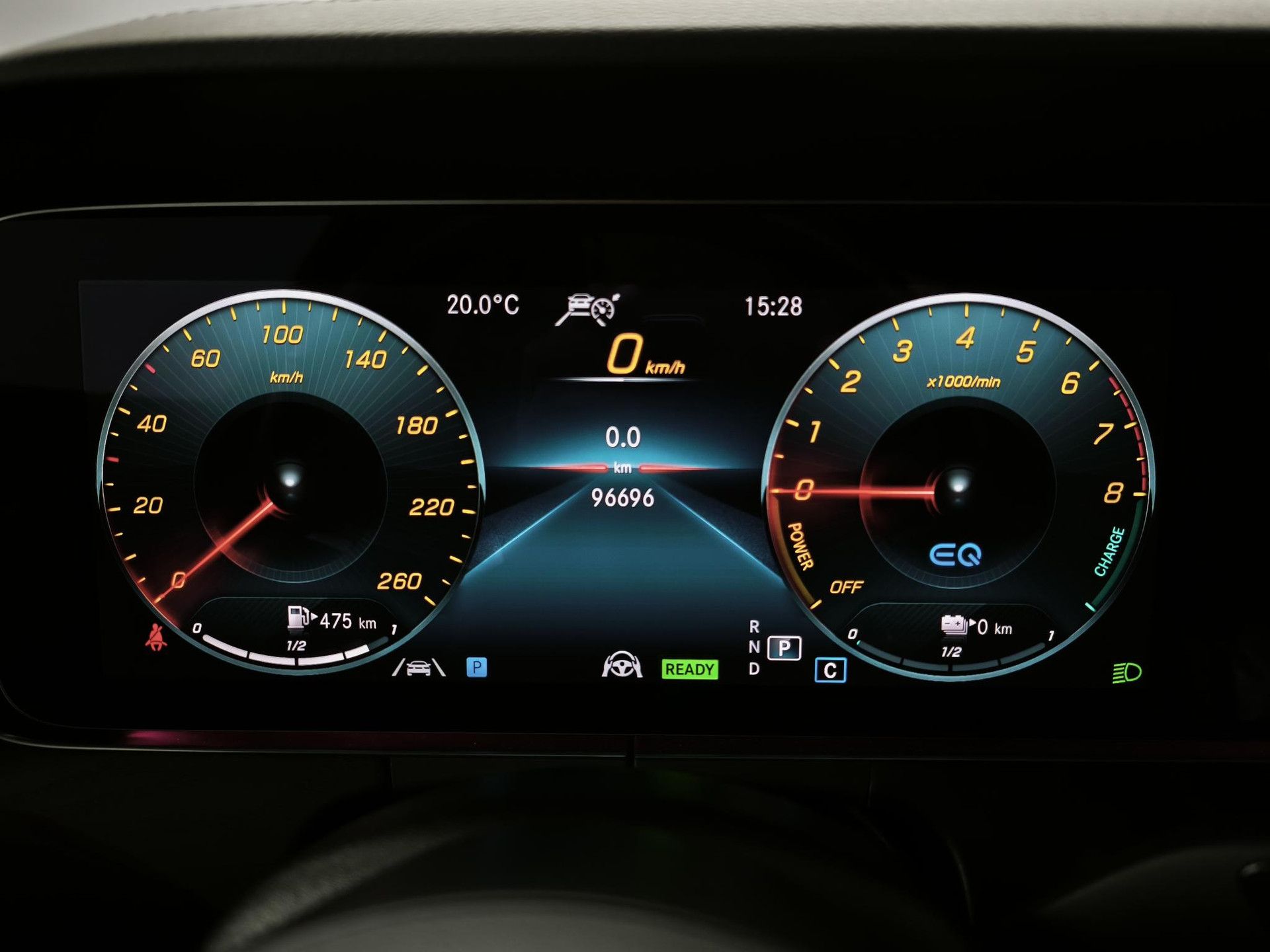 Mercedes-Benz E-Klasse met kenteken KHH-63-Z – dashboard