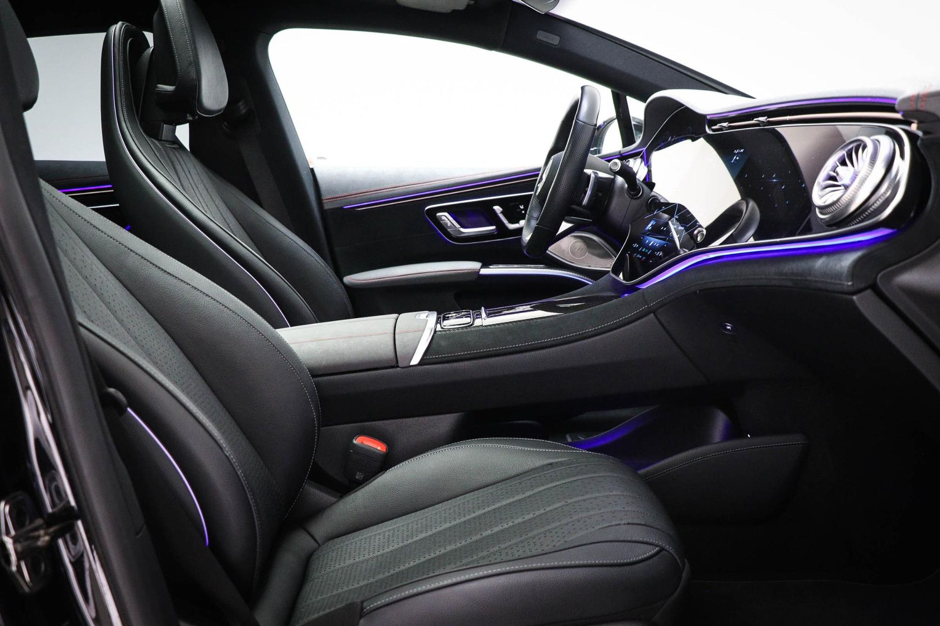Mercedes-Benz EQS met kenteken R-750-NL – interieur