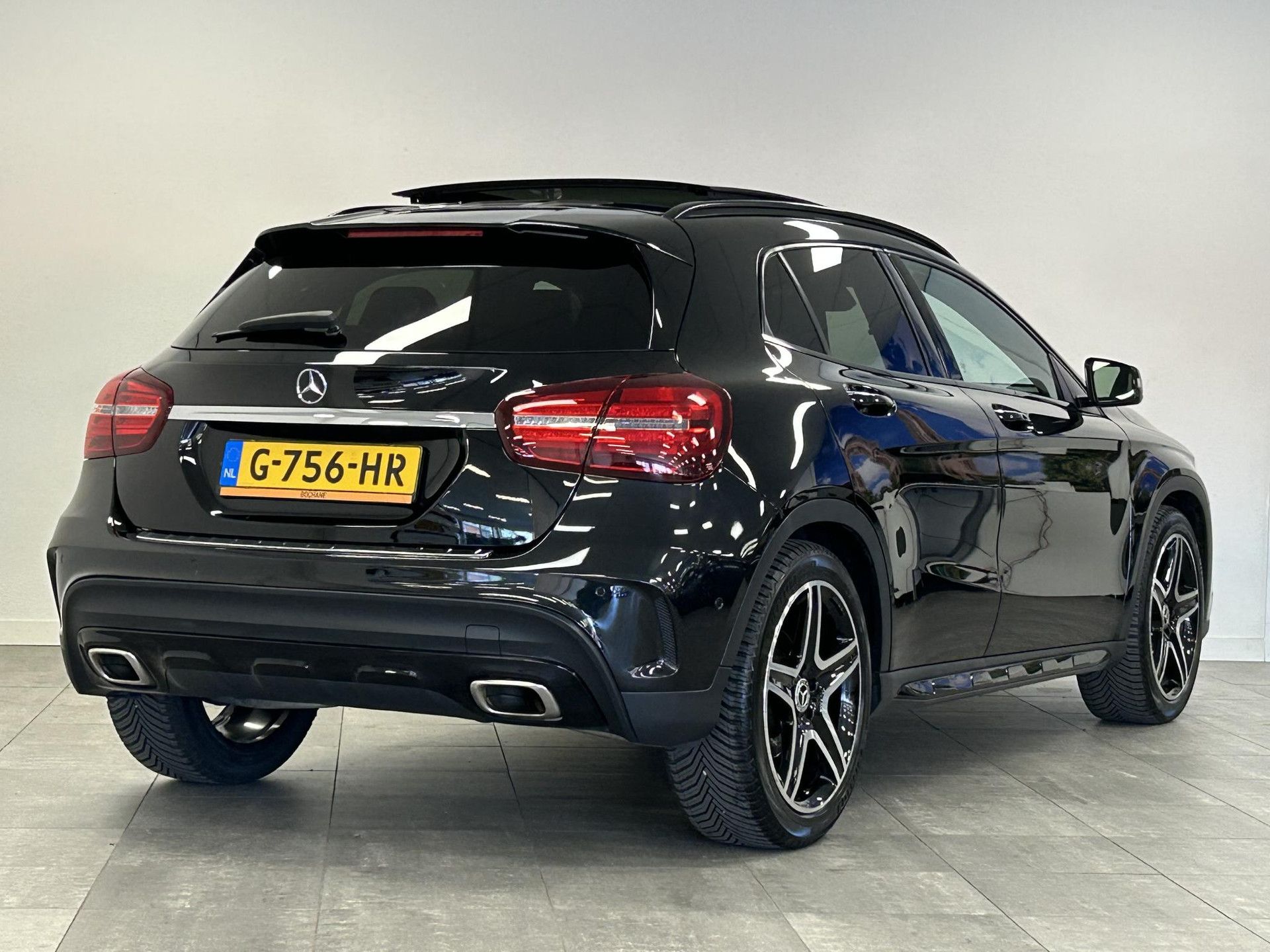 Mercedes-Benz GLA met kenteken G-756-HR – achteraanzicht