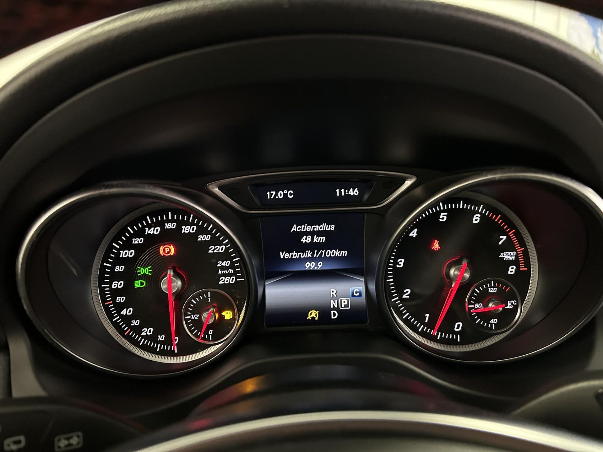 Mercedes-Benz GLA met kenteken G-756-HR – dashboard
