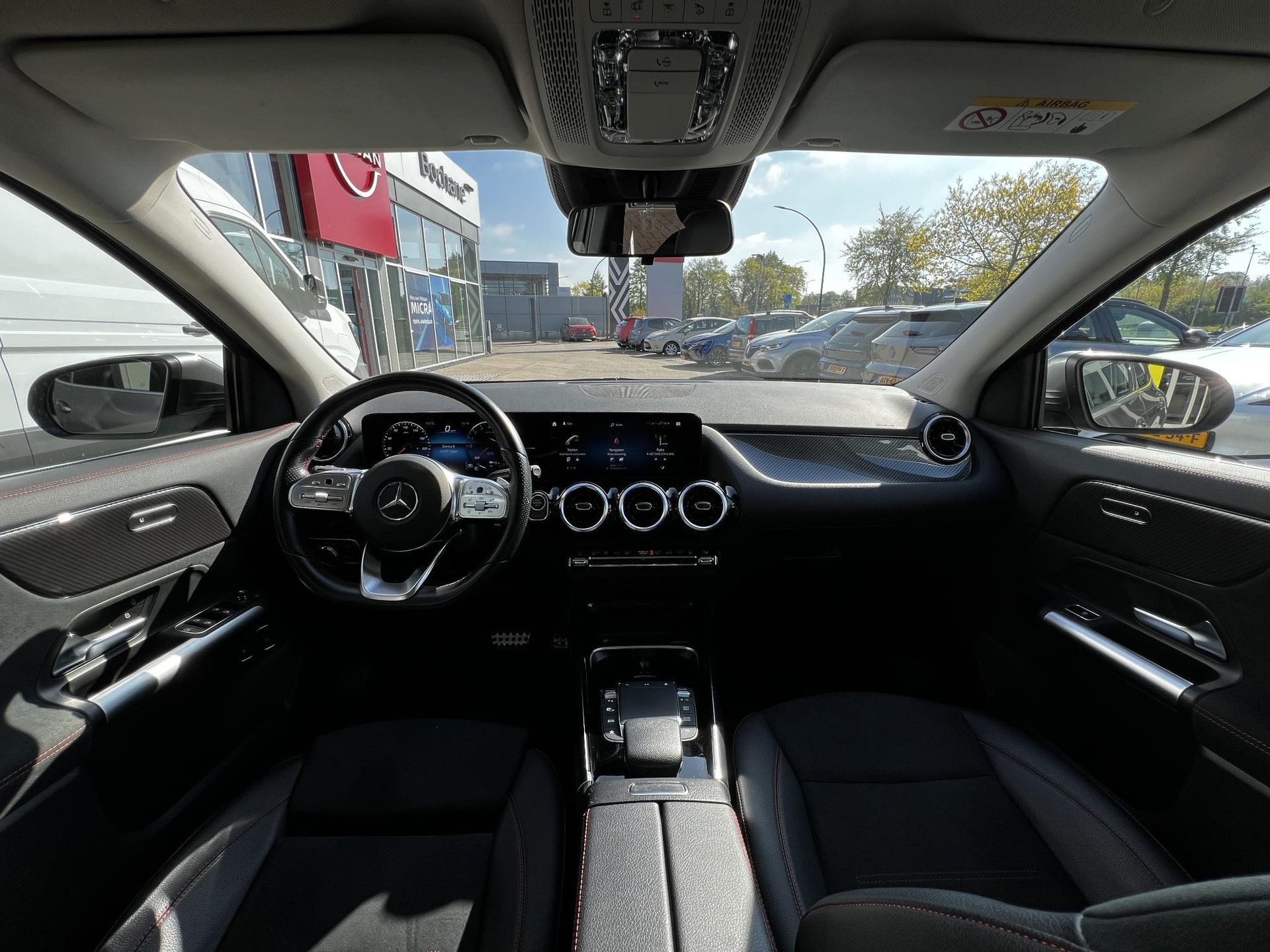 Mercedes-Benz GLA met kenteken KGH-60-H – interieur