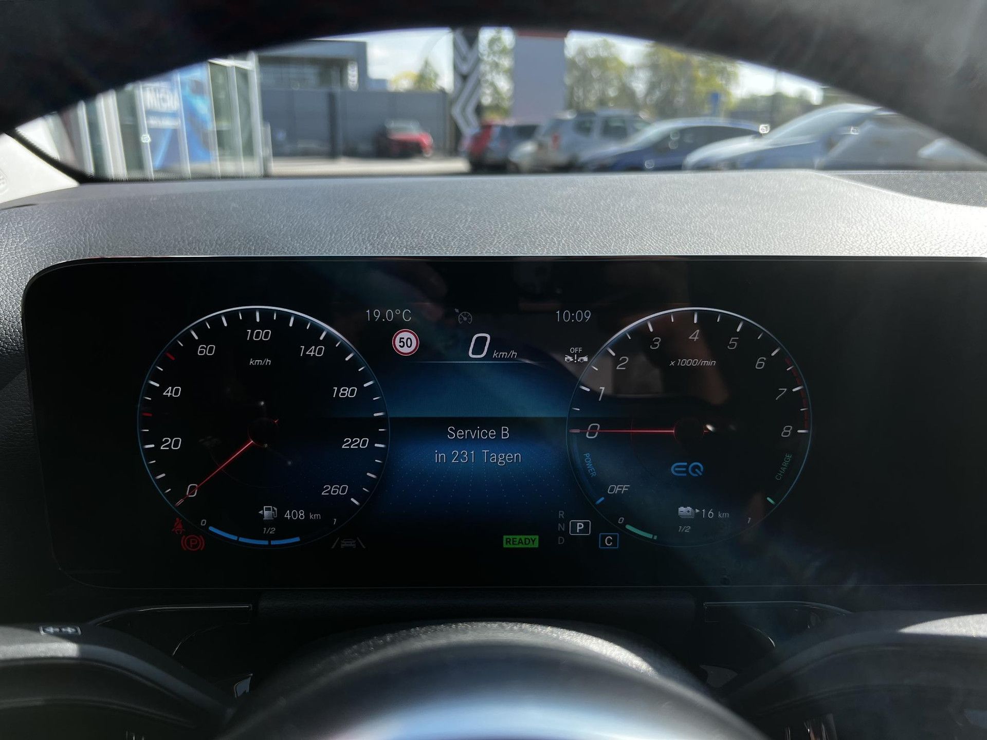 Mercedes-Benz GLA met kenteken KGH-60-H – dashboard