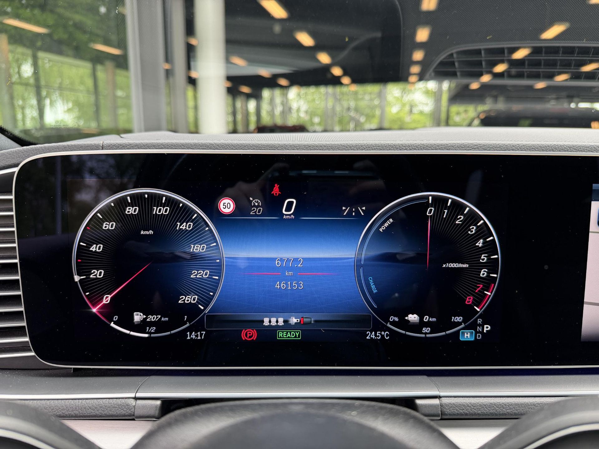 Mercedes-Benz GLE met kenteken X-495-RS – dashboard