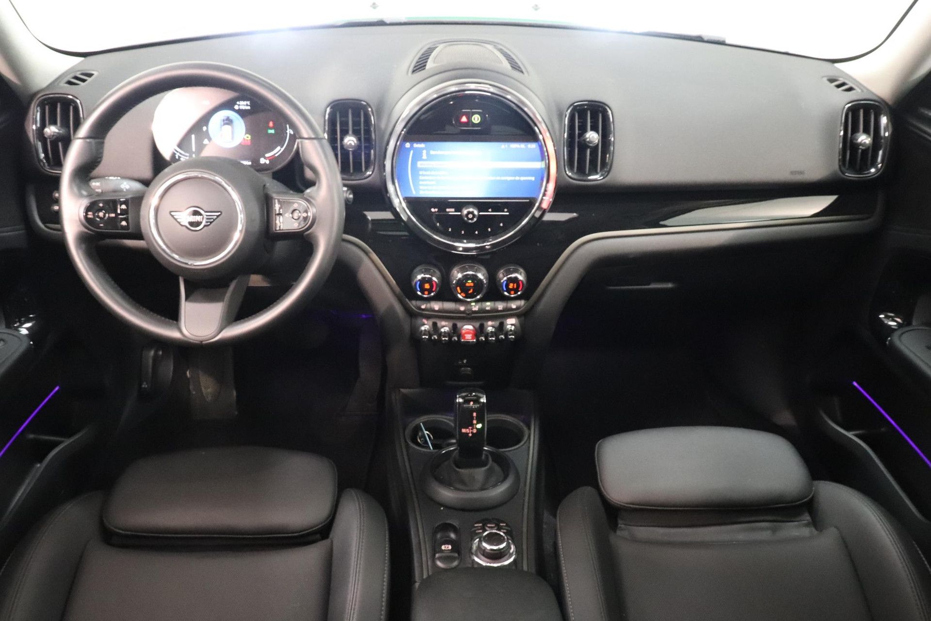 MINI Countryman met kenteken KKF-91-D – interieur