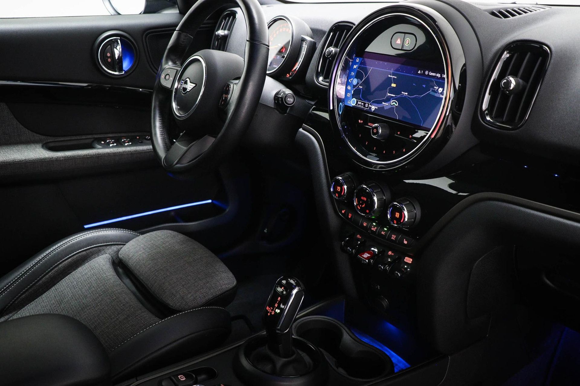 MINI Countryman met kenteken P-703-RZ – interieur
