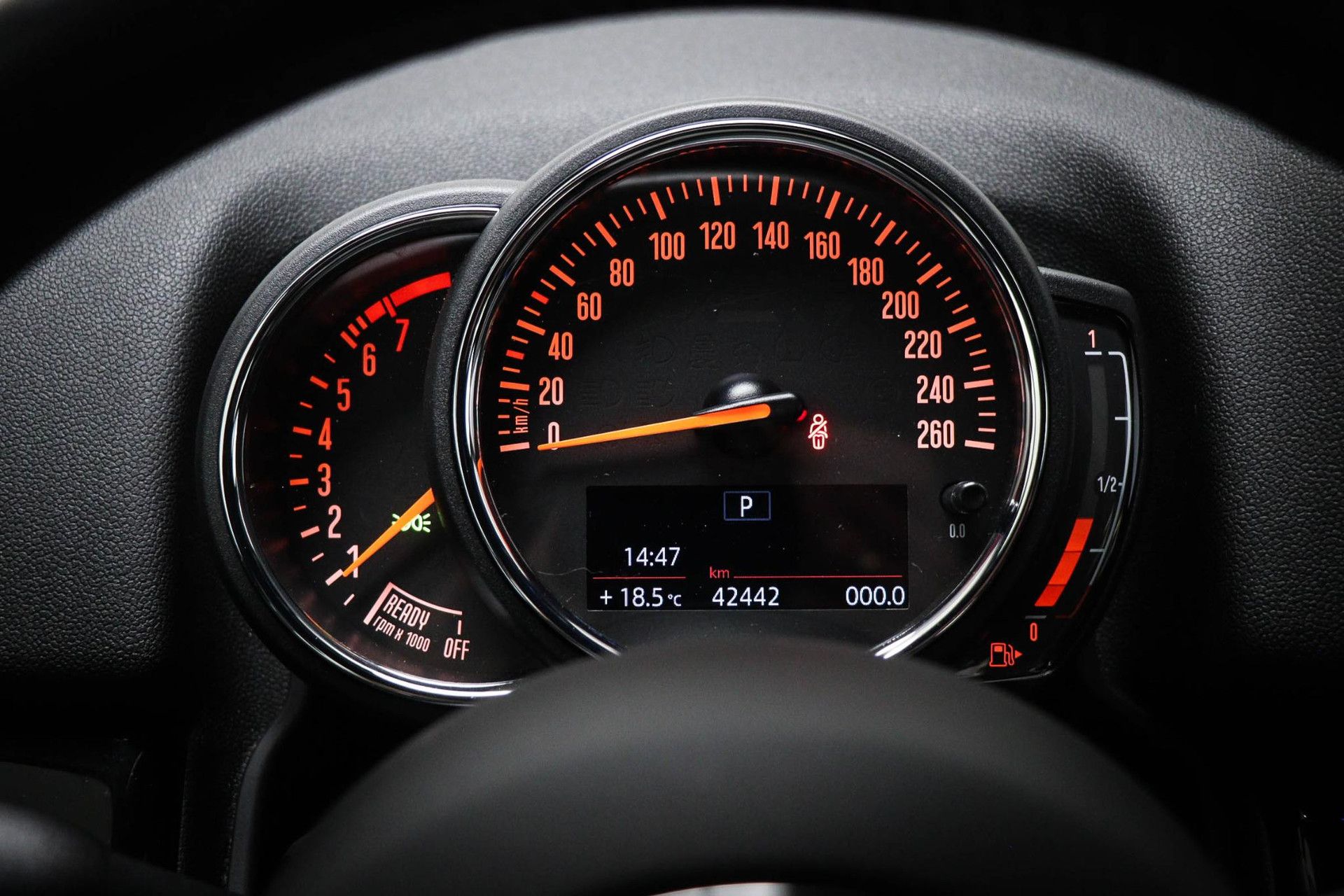 MINI Countryman met kenteken P-703-RZ – dashboard