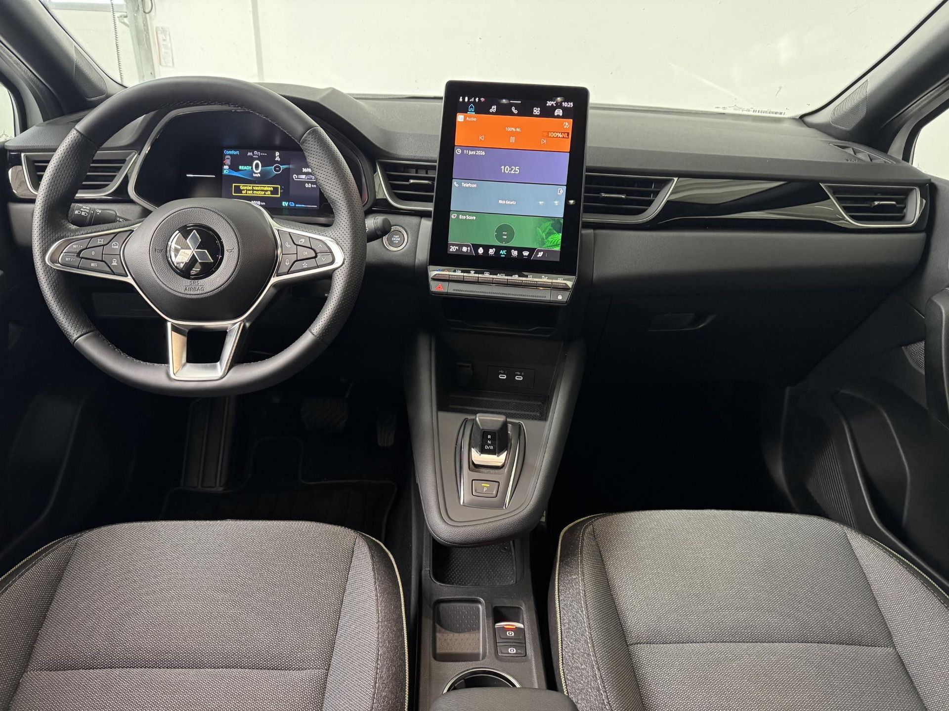 Mitsubishi ASX met kenteken KDV-81-R – interieur