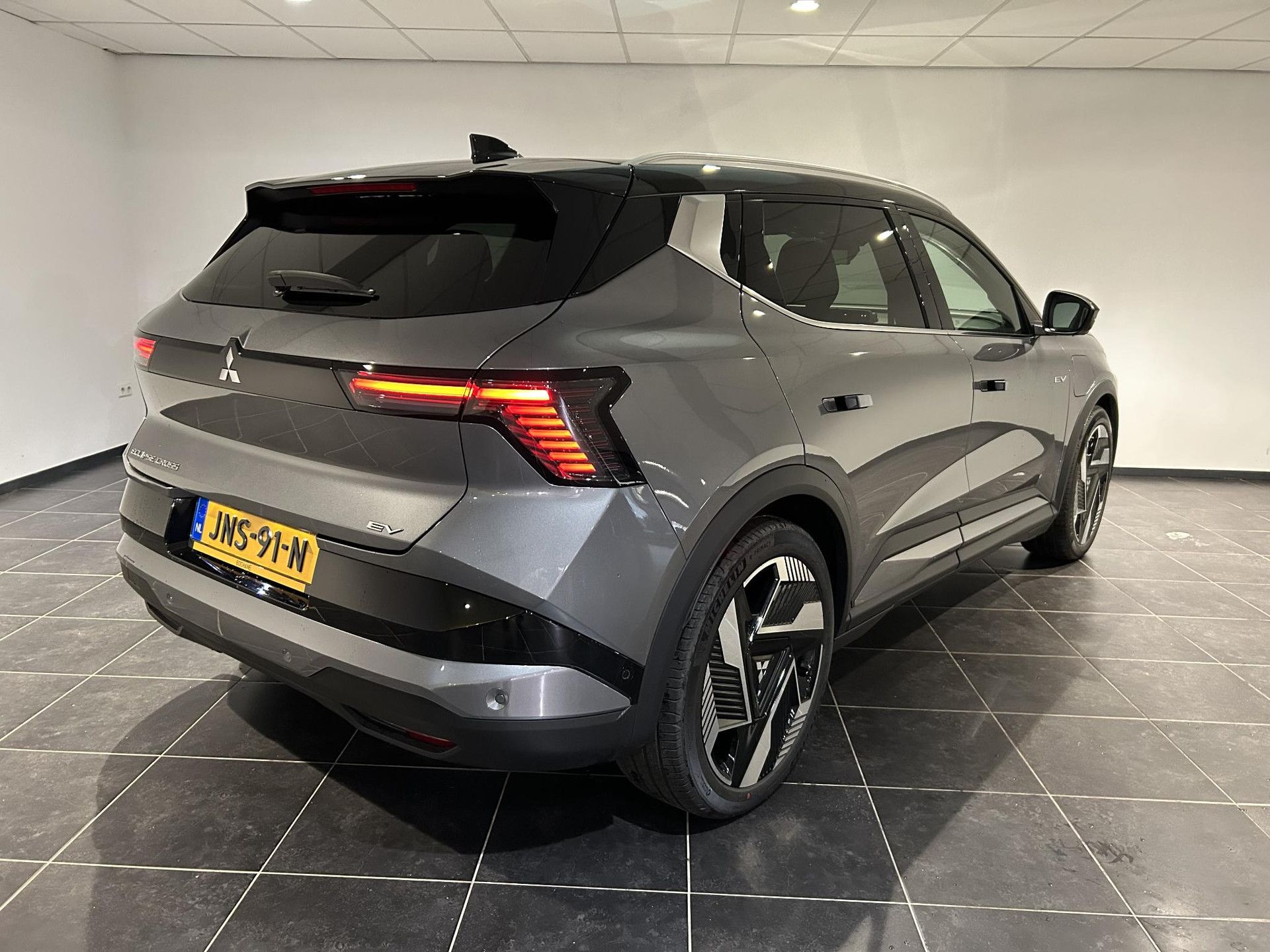 Mitsubishi EclipseCross met kenteken JNS-91-N – achteraanzicht