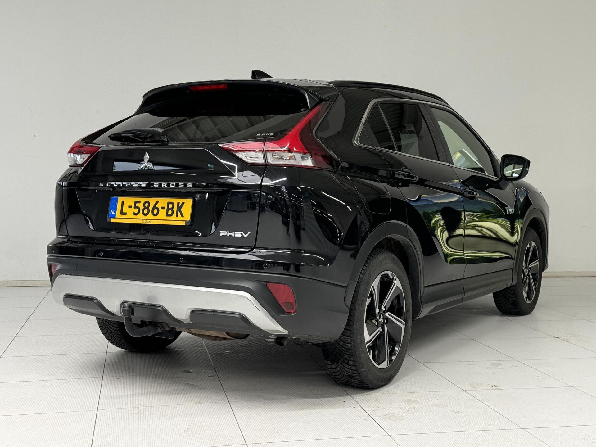 Mitsubishi EclipseCross met kenteken L-586-BK – achteraanzicht