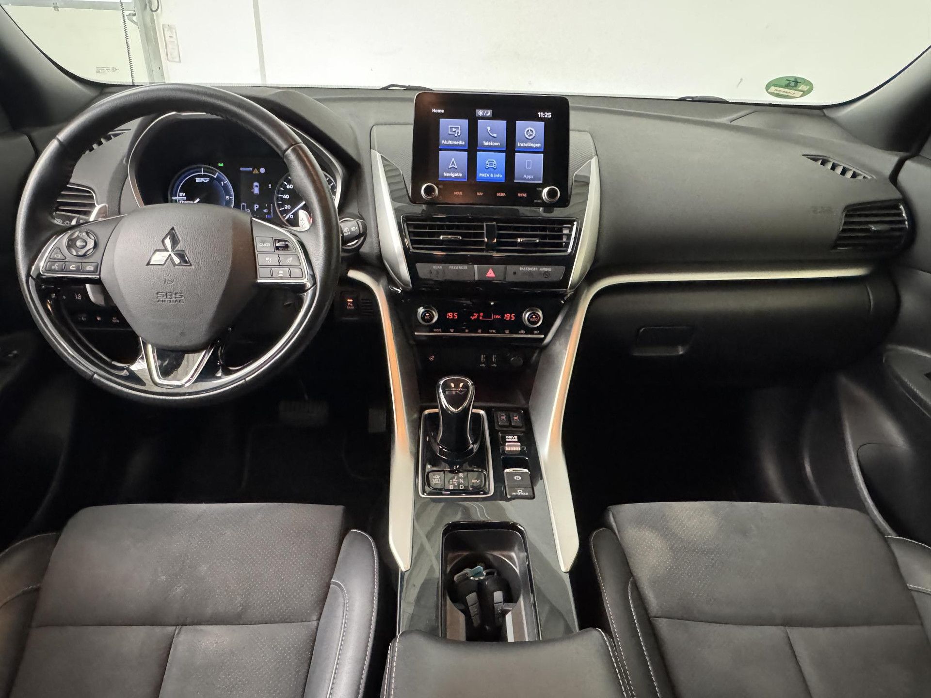 Mitsubishi EclipseCross met kenteken L-586-BK – interieur