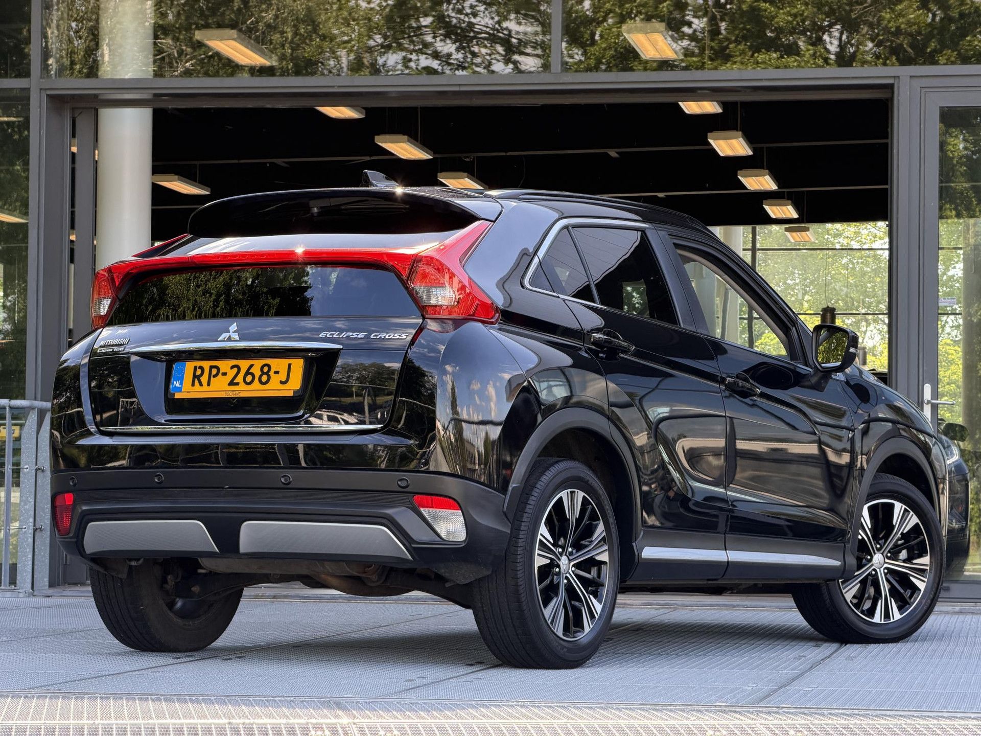 Mitsubishi EclipseCross met kenteken RP-268-J – achteraanzicht