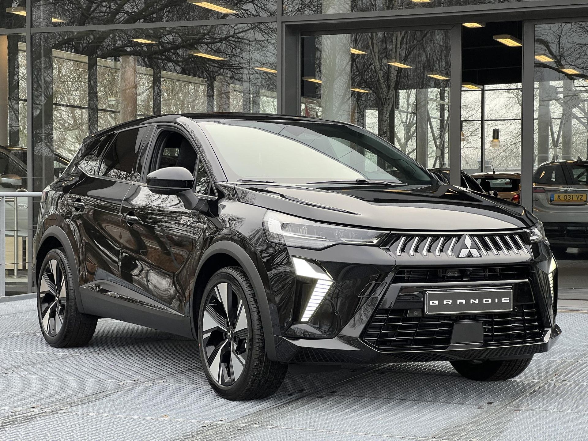 Mitsubishi Grandis met kenteken KDZ-88-P – detailfoto