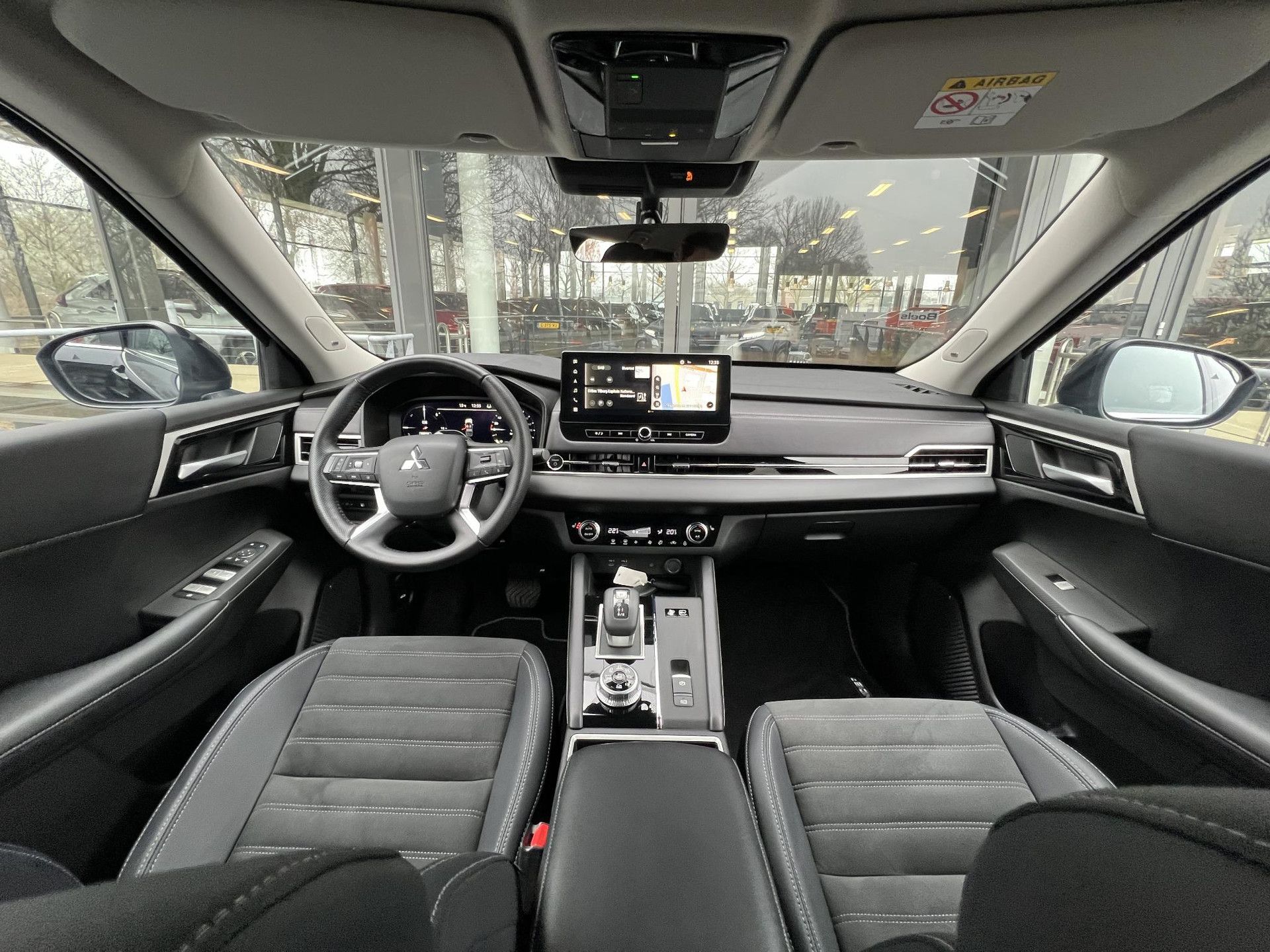 Mitsubishi Outlander met kenteken HJB-94-P – interieur