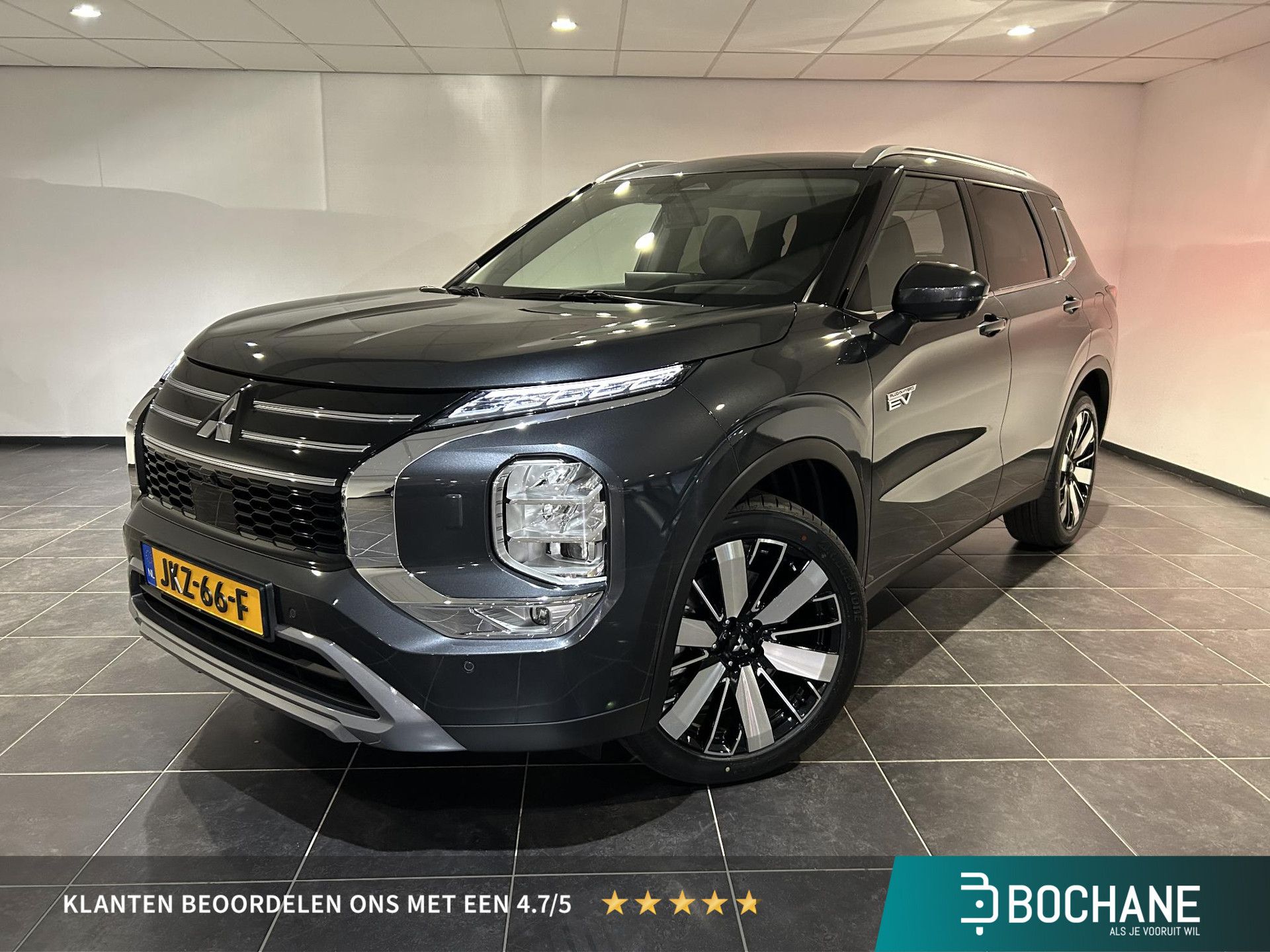 Mitsubishi Outlander met kenteken JKZ-66-F – vooraanzicht