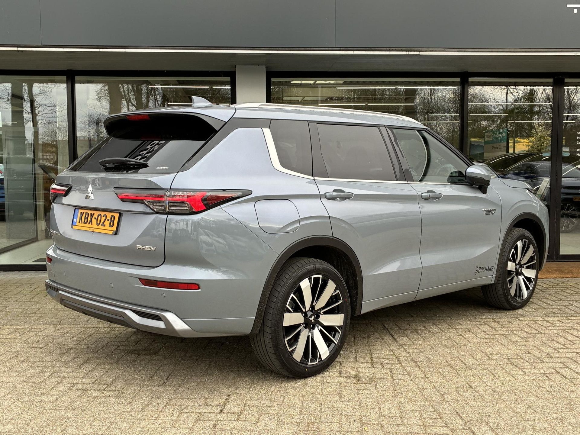 Mitsubishi Outlander met kenteken KBX-02-B – detailfoto