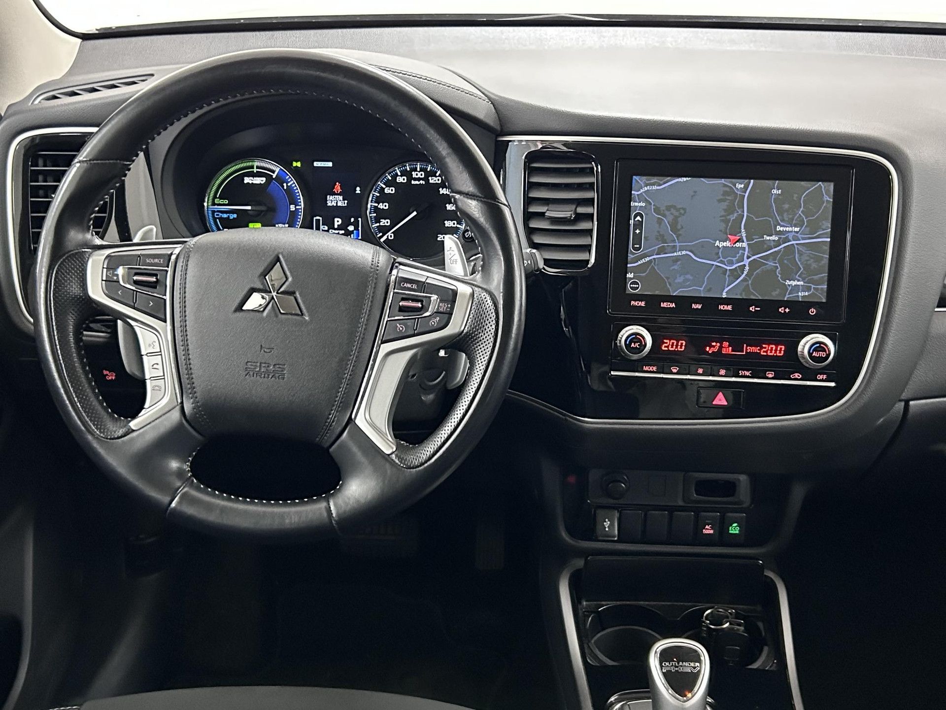 Mitsubishi Outlander met kenteken P-436-TS – interieur