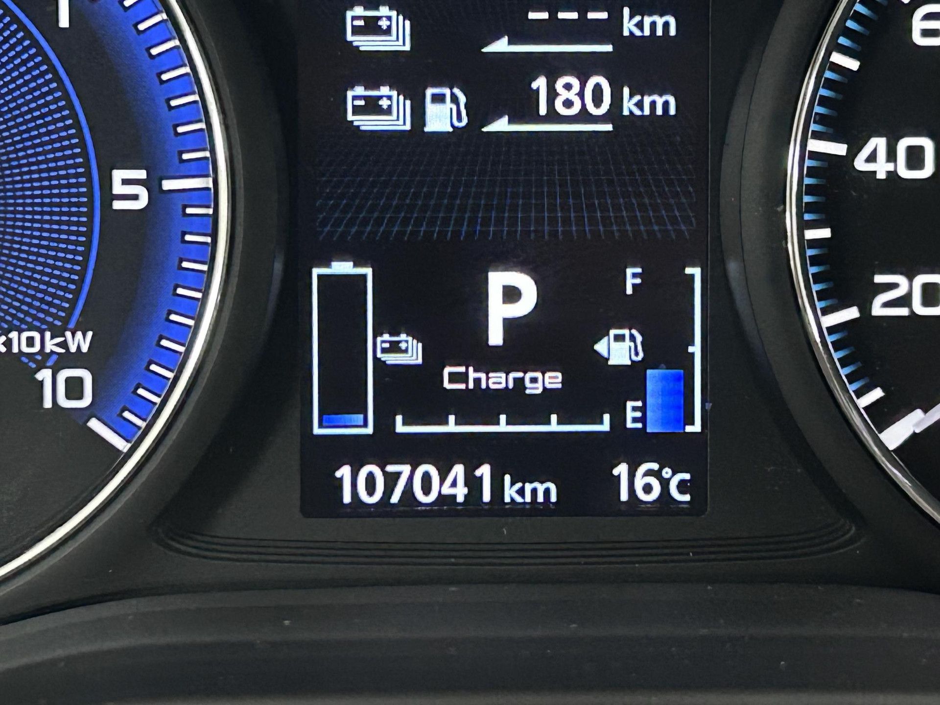 Mitsubishi Outlander met kenteken P-436-TS – dashboard