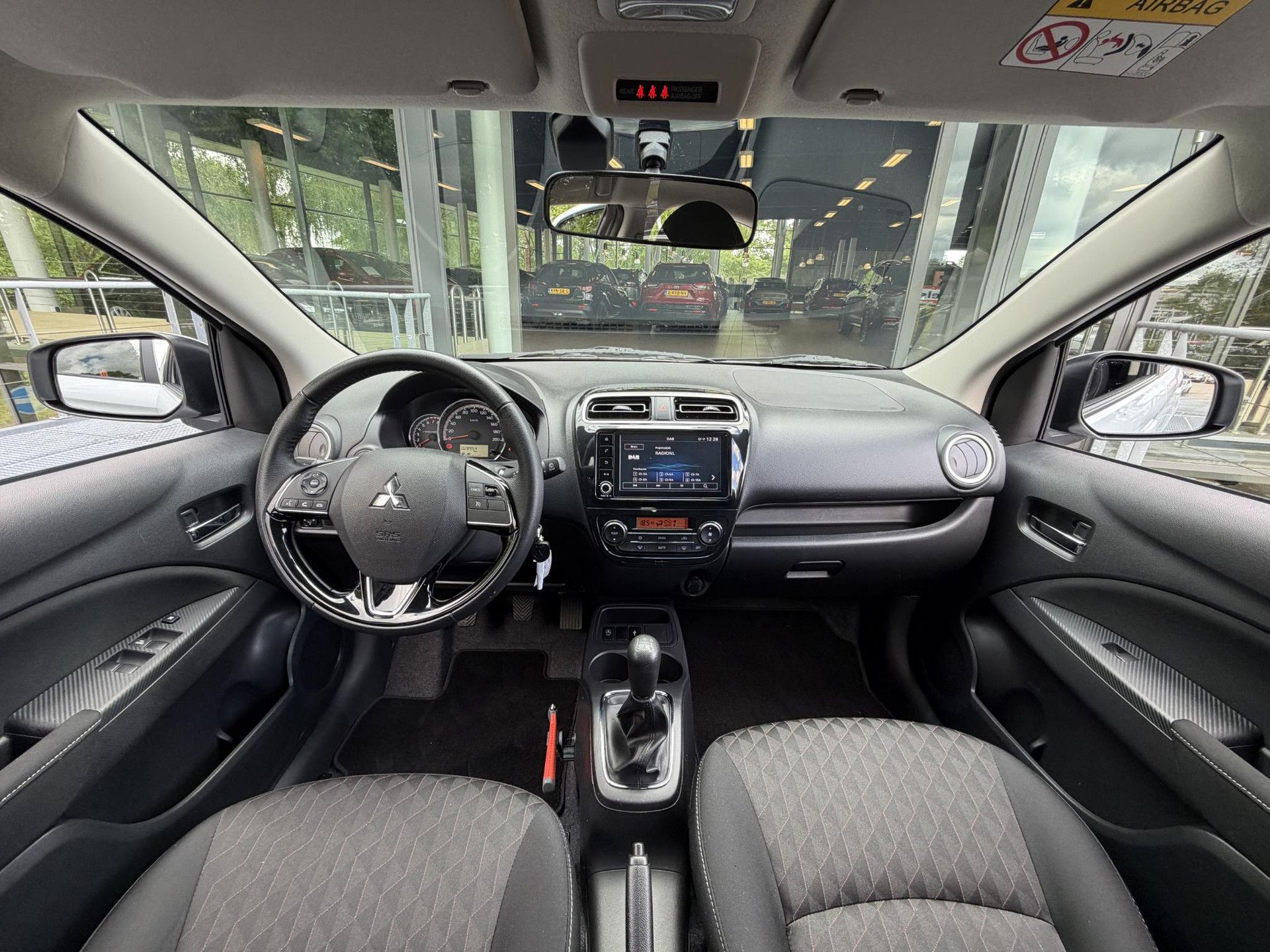 Mitsubishi SpaceStar met kenteken Z-440-PG – interieur