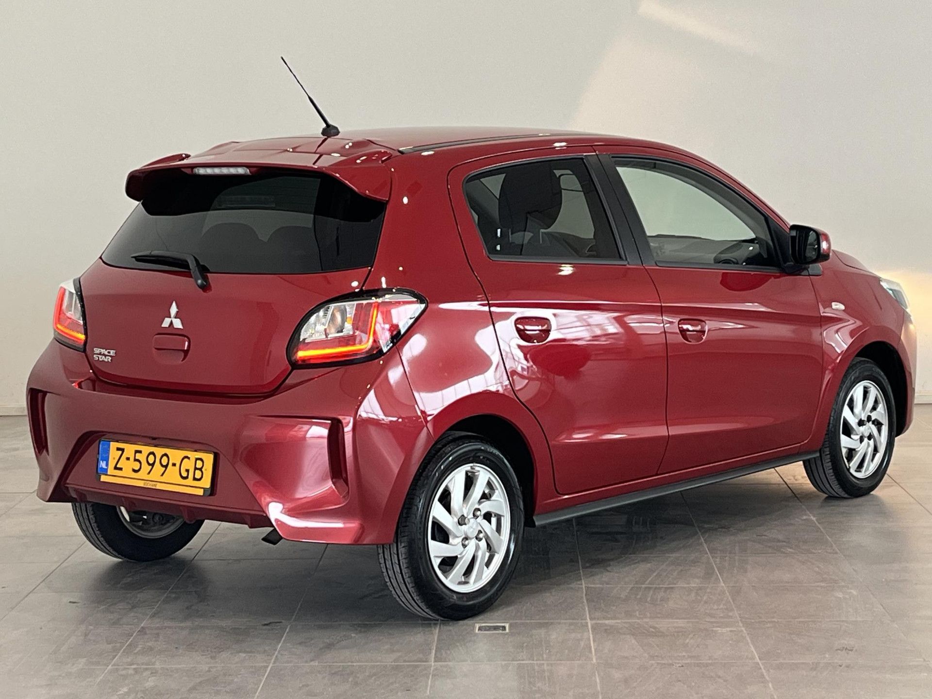 Mitsubishi SpaceStar met kenteken Z-599-GB – achteraanzicht