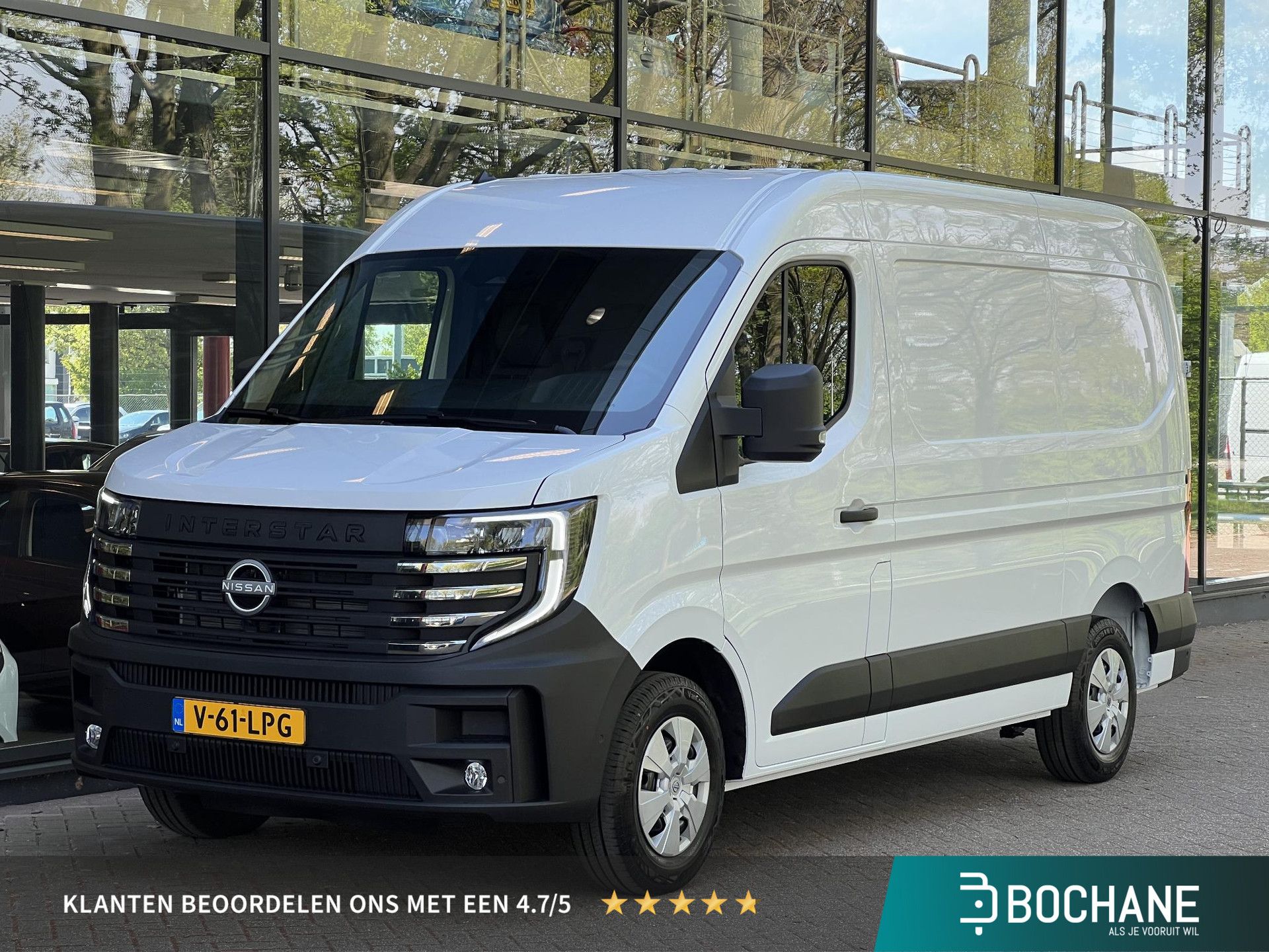 Nissan Interstar met kenteken V-61-LPG – vooraanzicht
