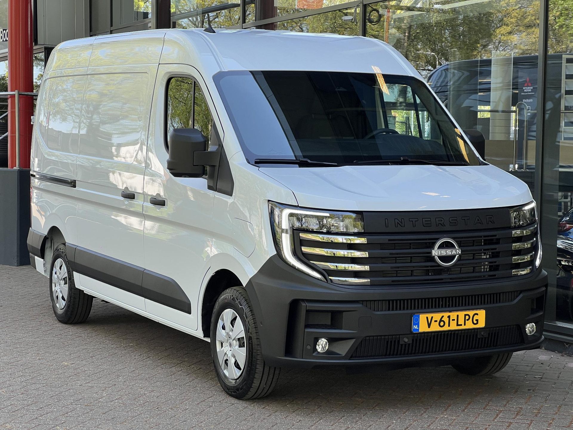 Nissan Interstar met kenteken V-61-LPG – detailfoto