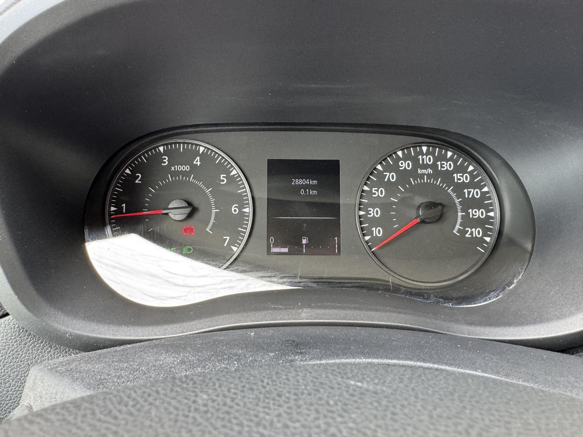 Nissan Interstar met kenteken V-85-GXL – dashboard
