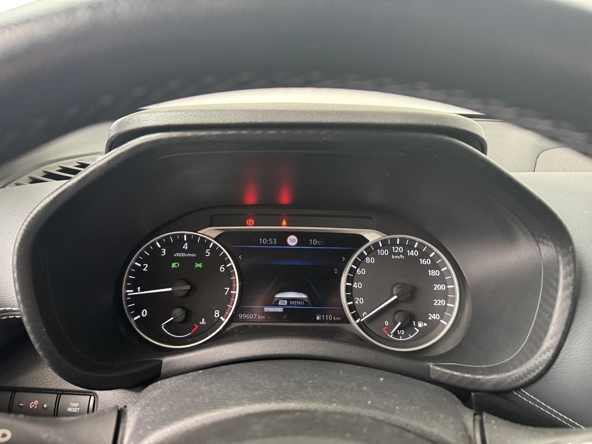 Nissan Juke met kenteken P-584-JJ – dashboard