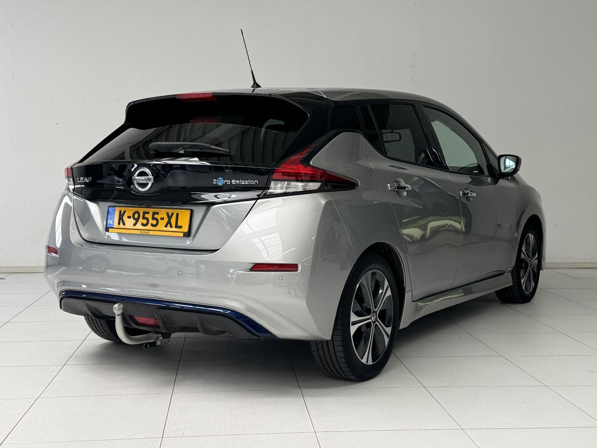 Nissan Leaf met kenteken K-955-XL – achteraanzicht