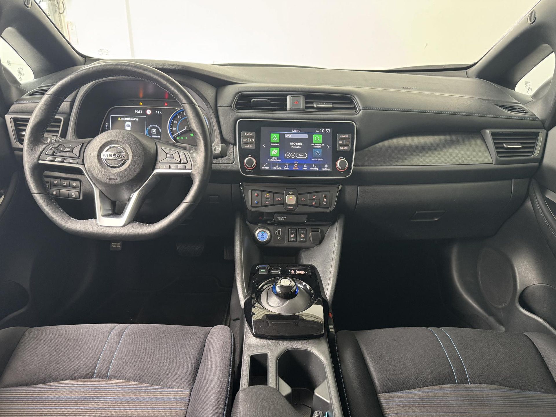 Nissan Leaf met kenteken K-955-XL – interieur