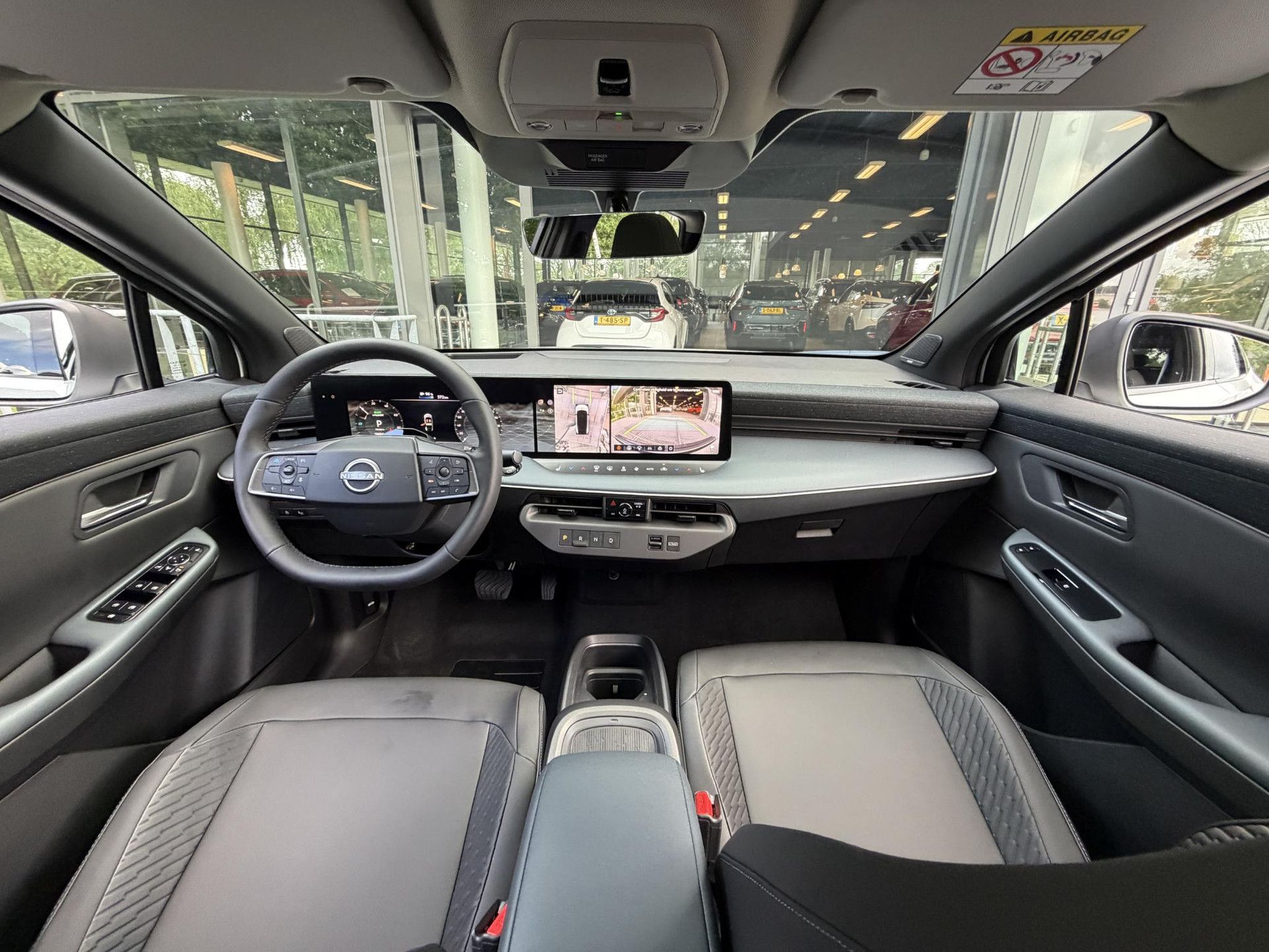 Nissan Leaf met kenteken KLG-15-V – interieur