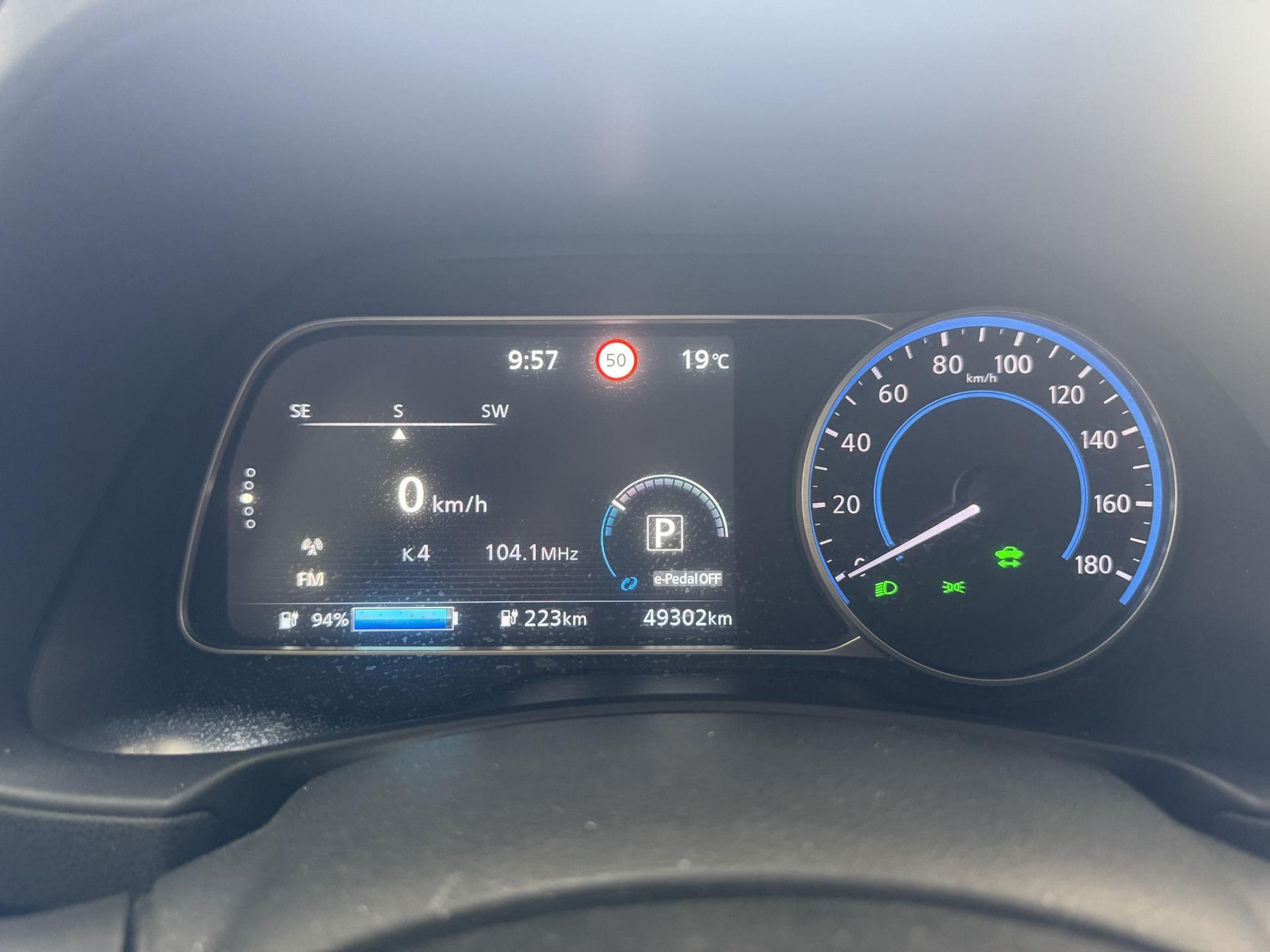 Nissan Leaf met kenteken L-936-SR – dashboard