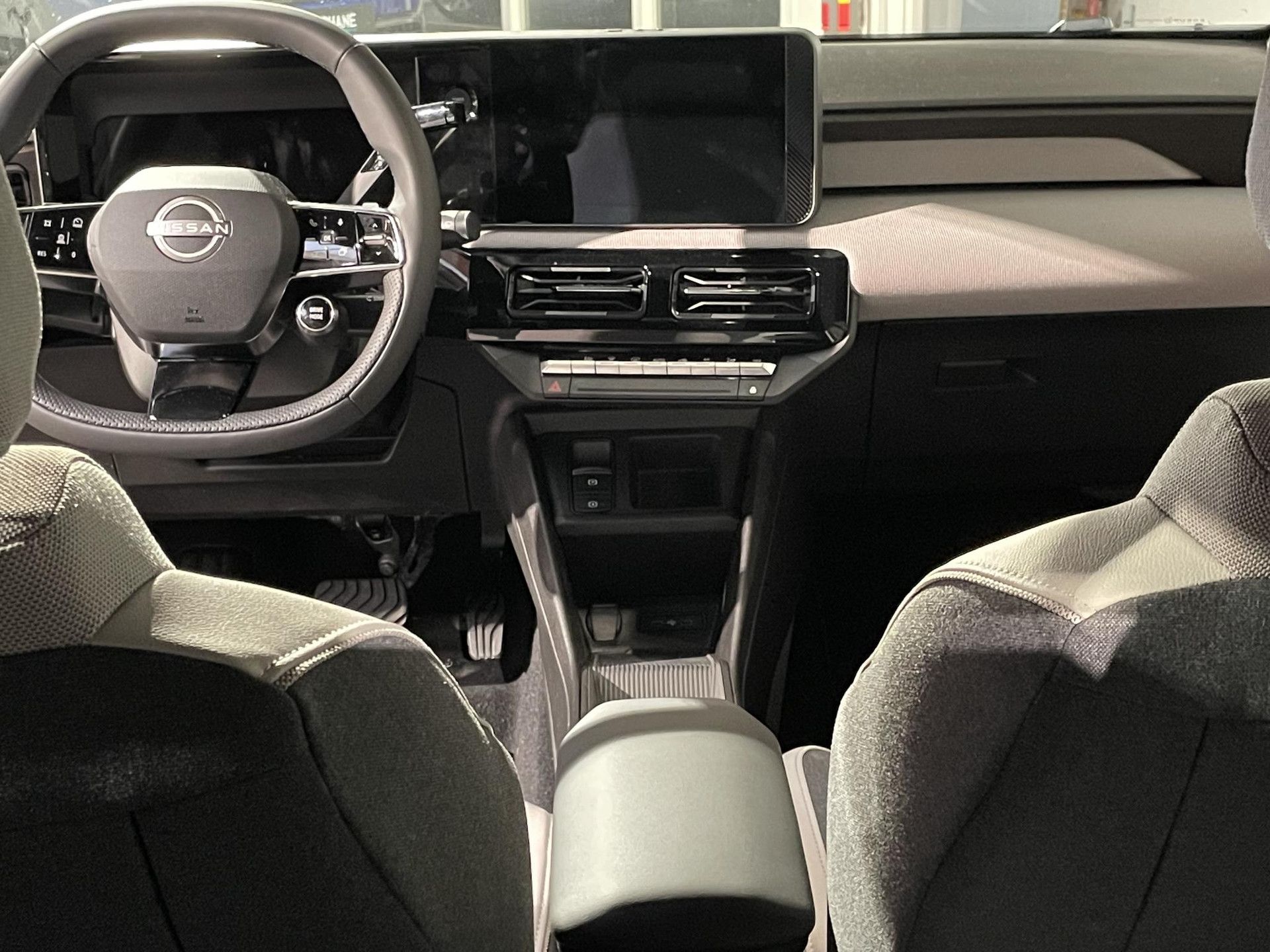 Nissan Micra met kenteken JLX-02-F – interieur