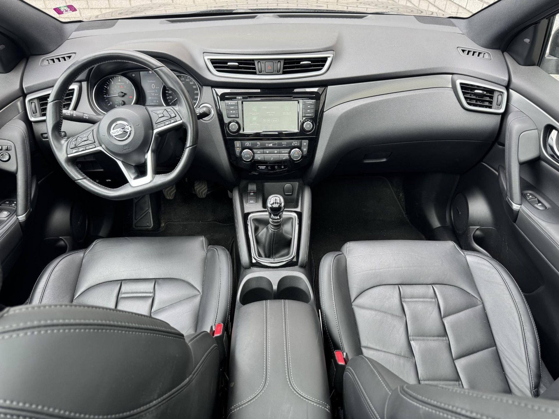 Nissan QASHQAI met kenteken J-939-BX – interieur