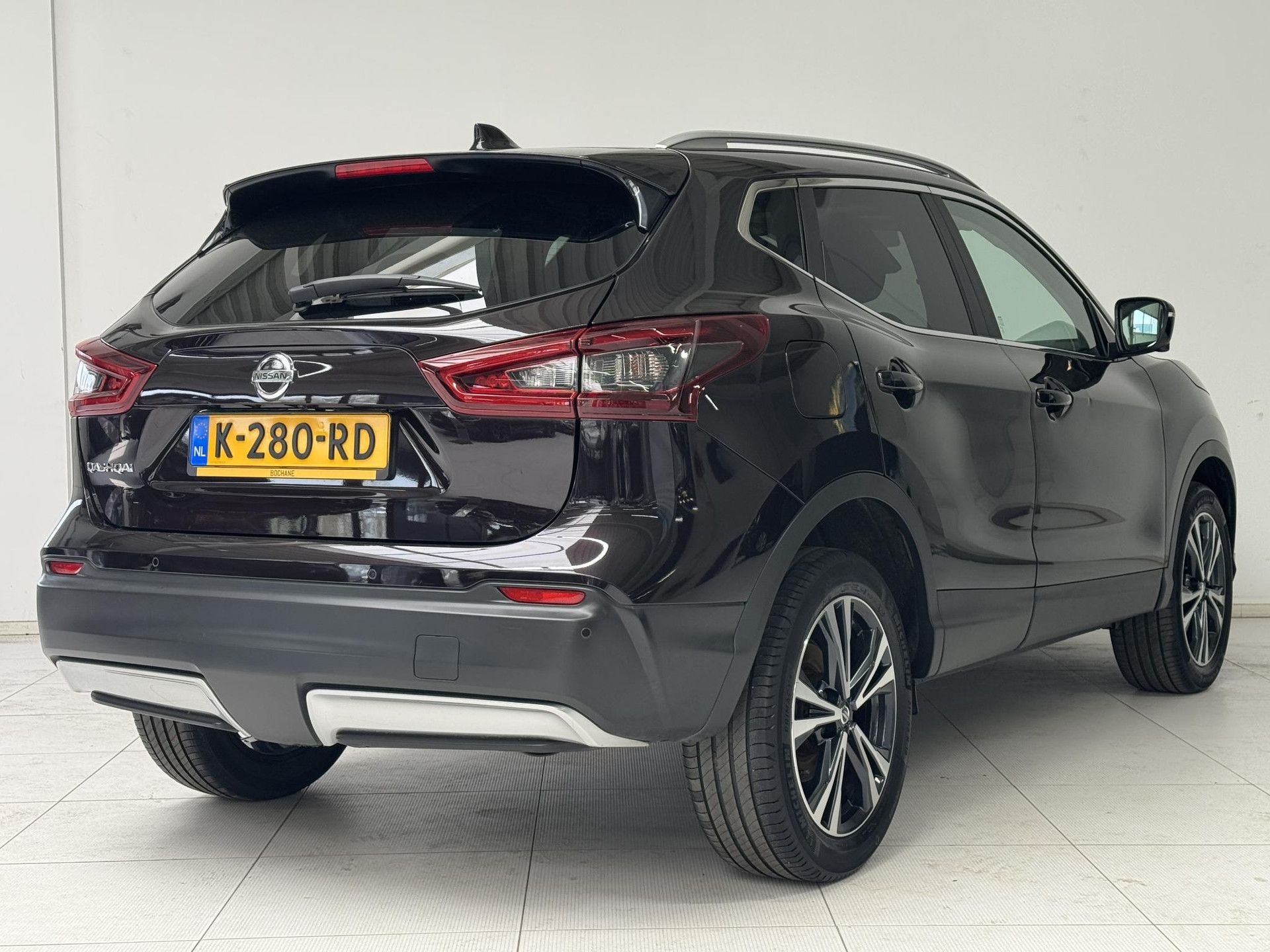 Nissan QASHQAI met kenteken K-280-RD – achteraanzicht