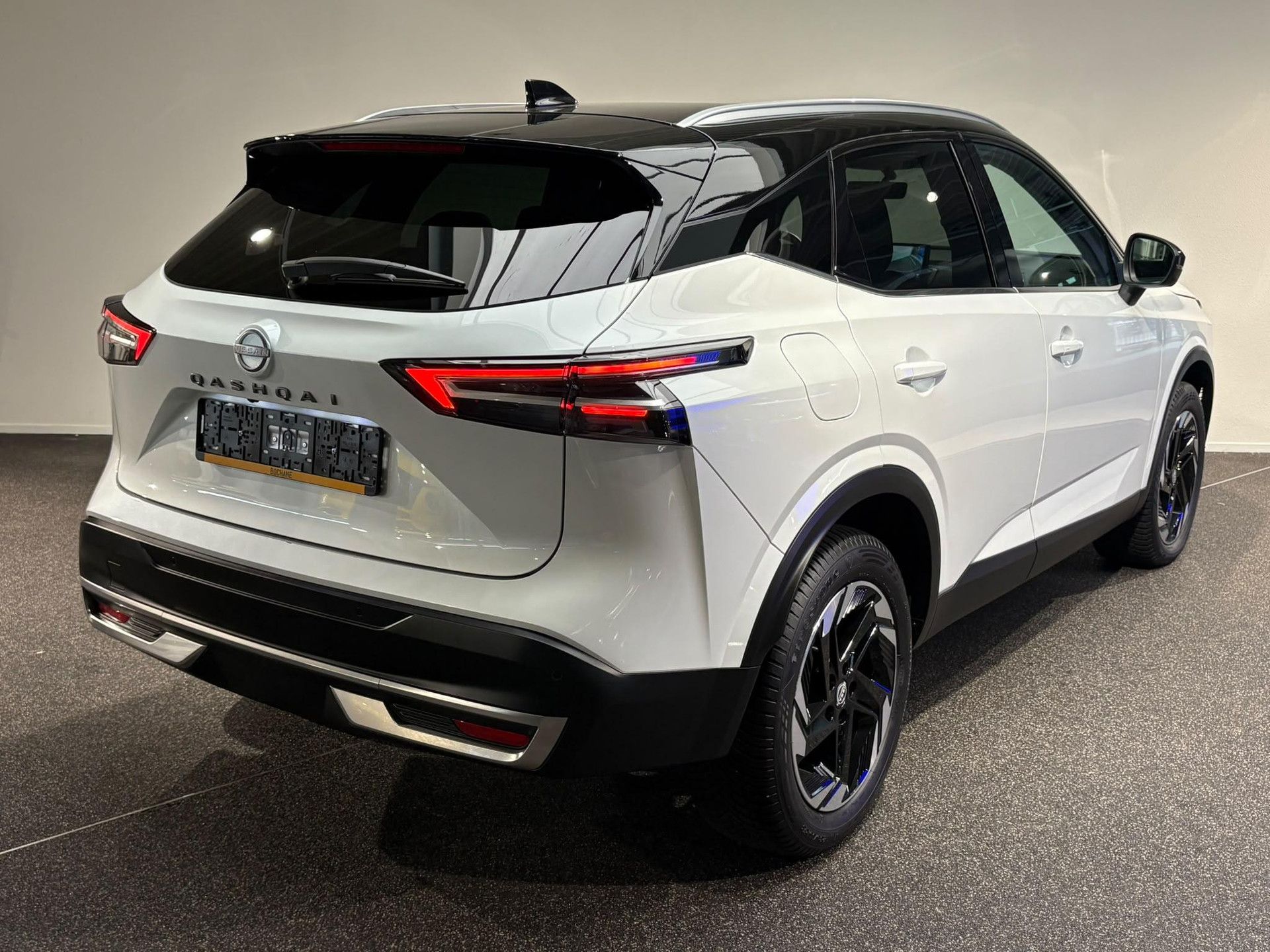 Nissan QASHQAI met kenteken KHV-61-B – achteraanzicht