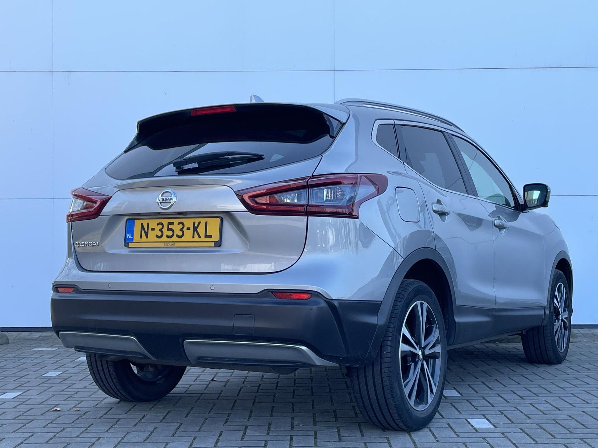Nissan QASHQAI met kenteken N-353-KL – achteraanzicht