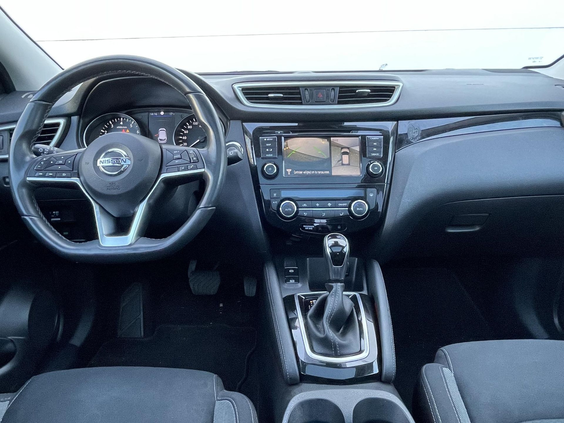 Nissan QASHQAI met kenteken N-353-KL – interieur