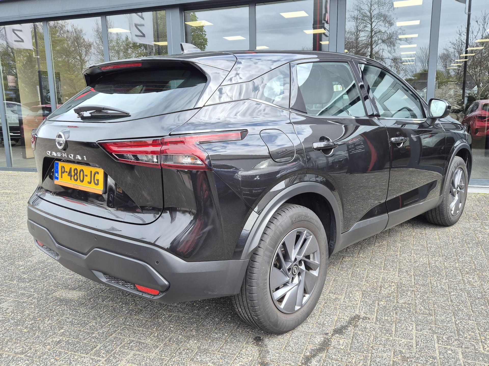 Nissan QASHQAI met kenteken P-480-JG – achteraanzicht