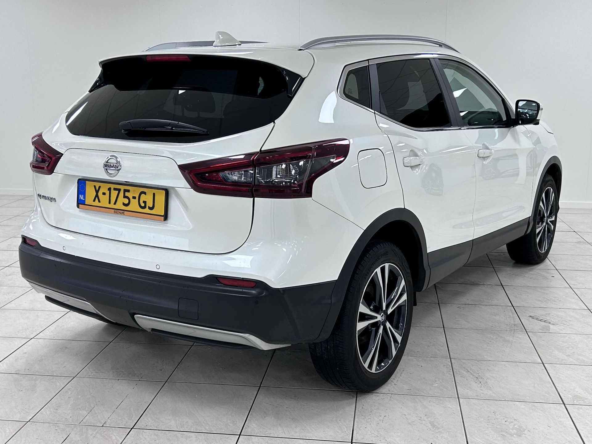 Nissan QASHQAI met kenteken X-175-GJ – achteraanzicht
