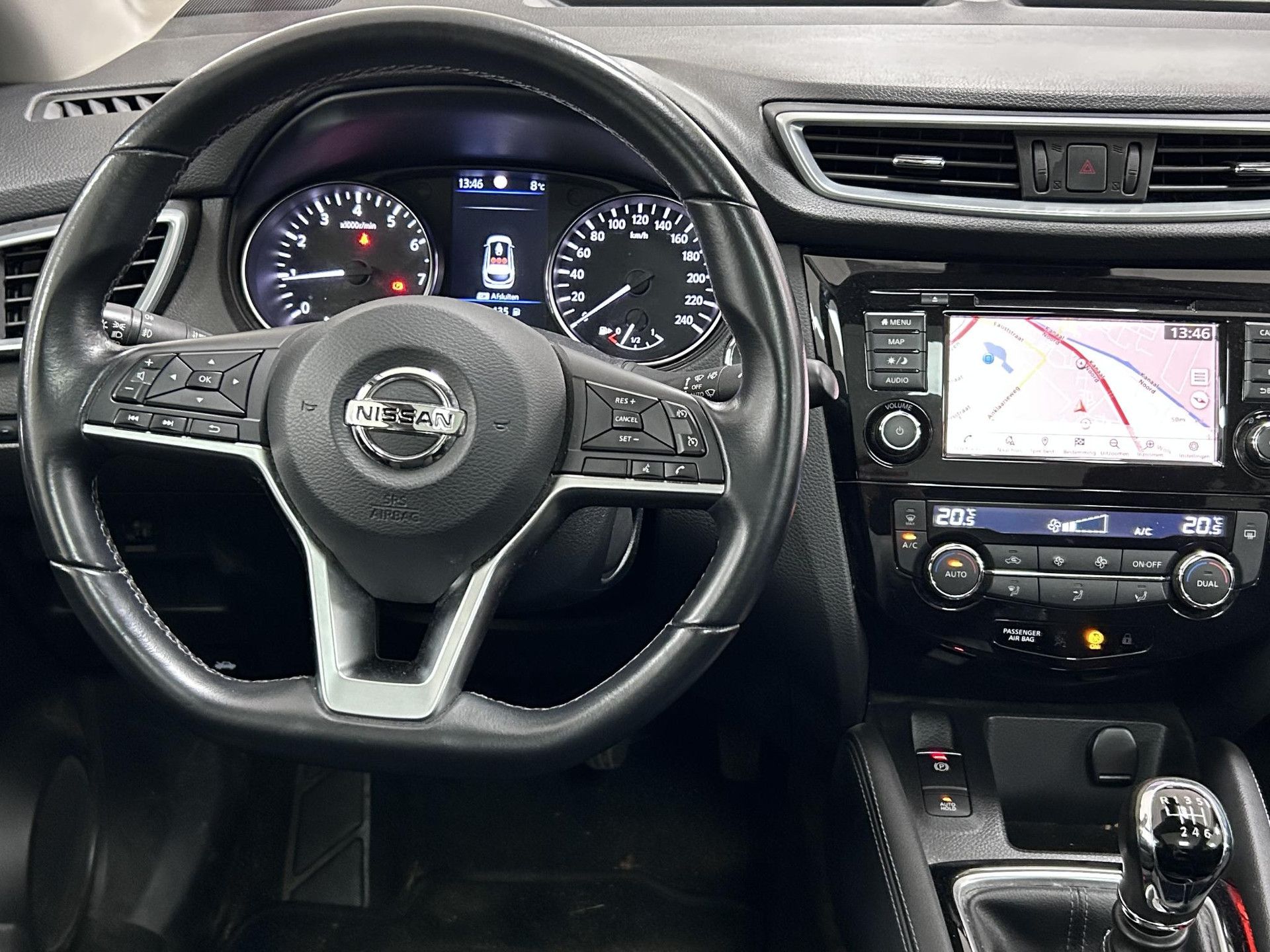 Nissan QASHQAI met kenteken X-175-GJ – interieur