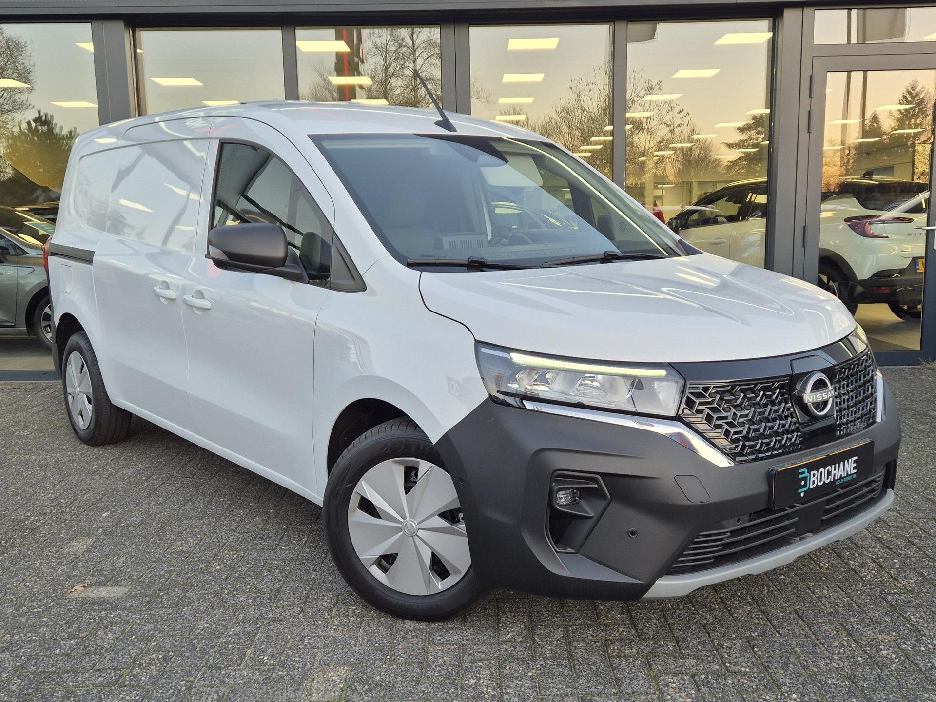 Nissan Townstar met kenteken V-33-NJZ – detailfoto