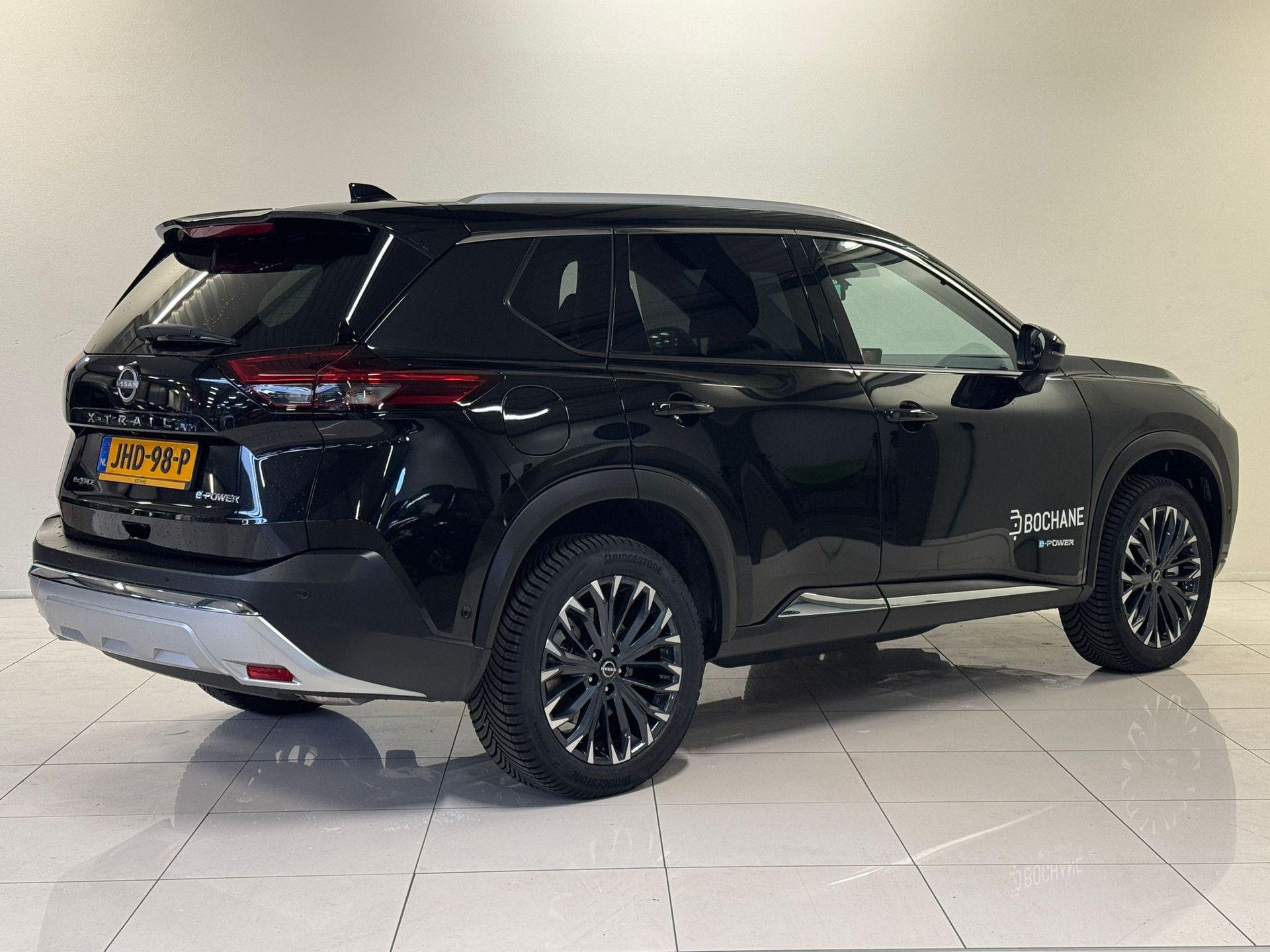 Nissan X-Trail met kenteken JHD-98-P – achteraanzicht