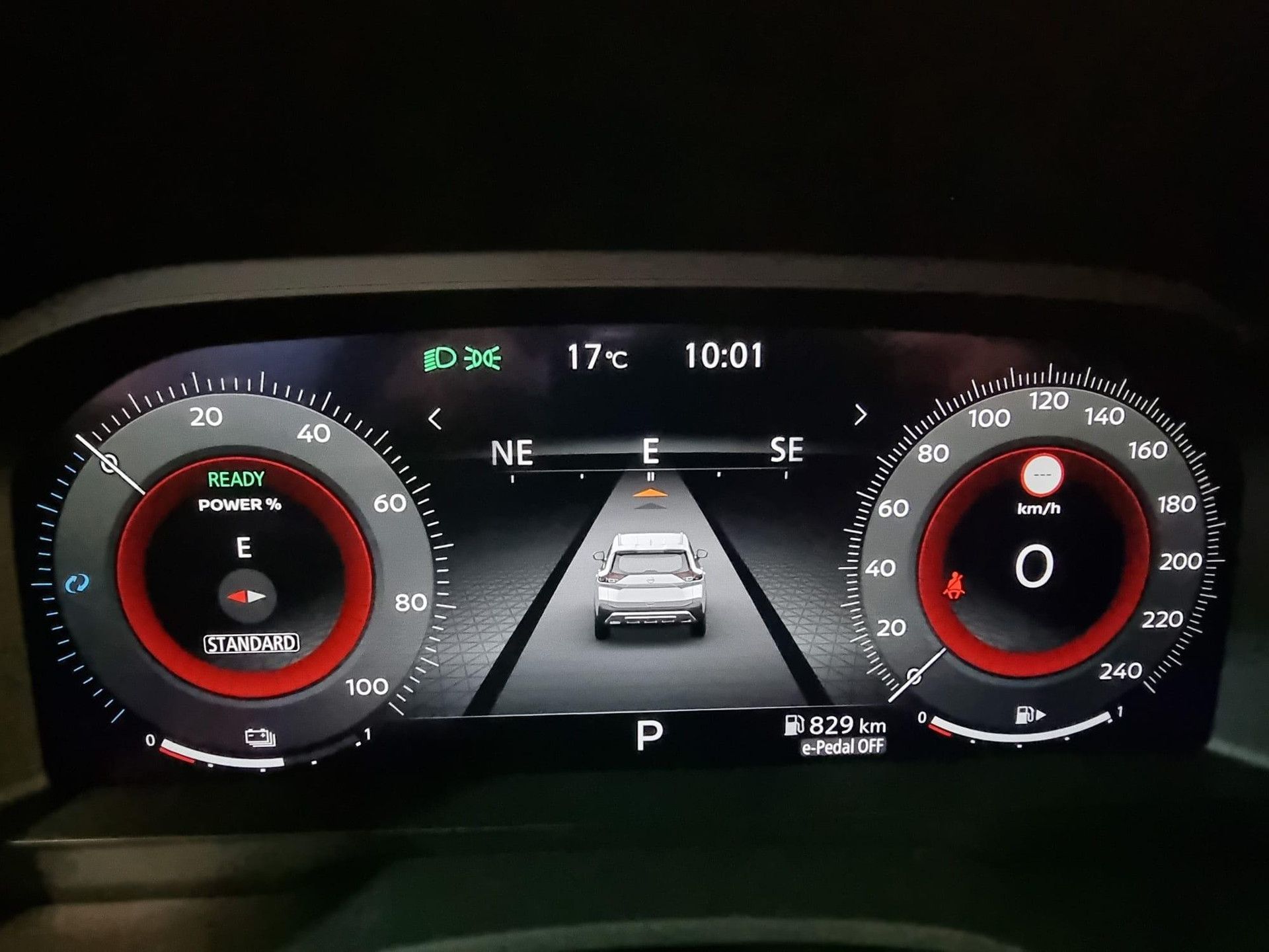 Nissan X-Trail met kenteken JHD-98-P – dashboard