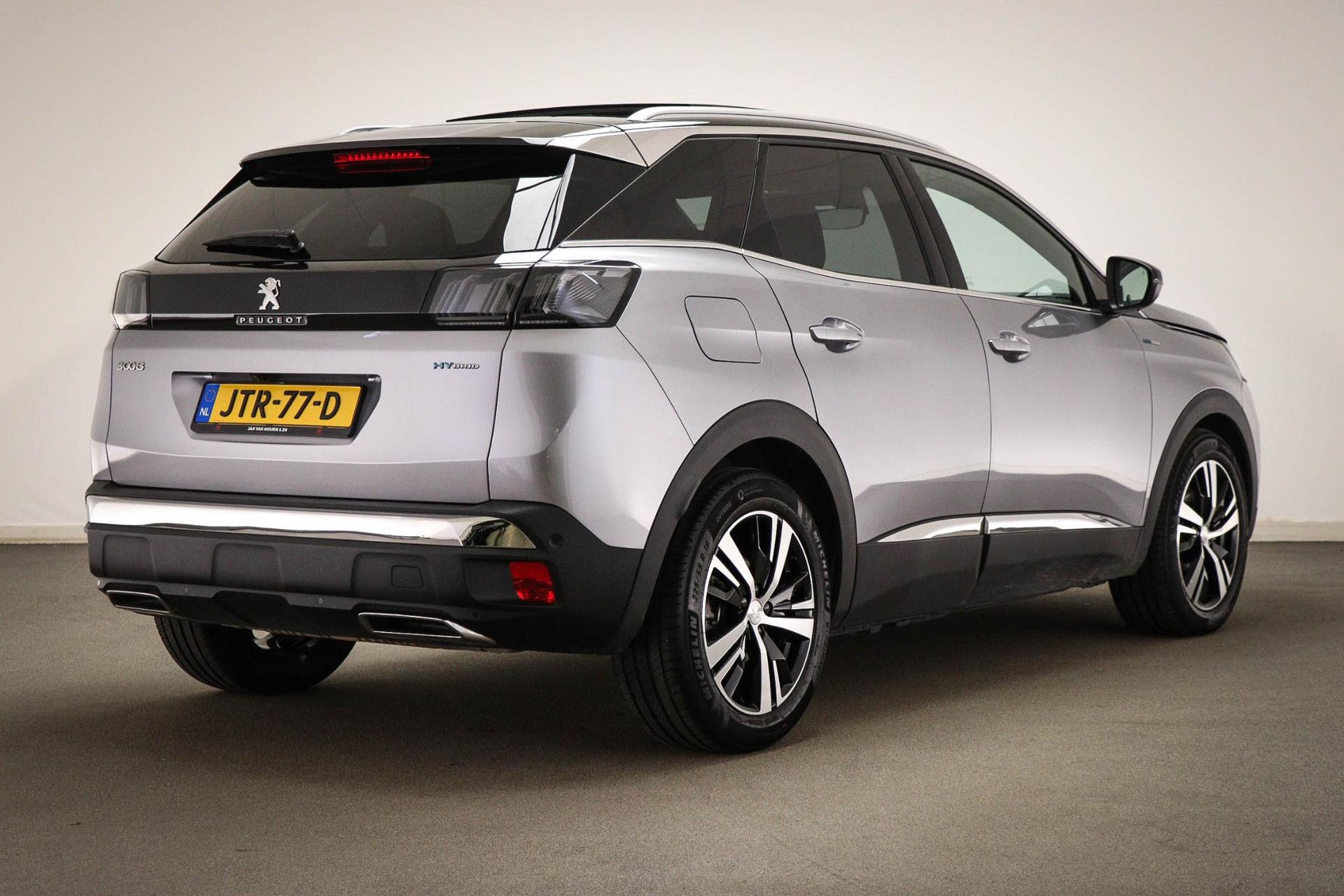 Peugeot 3008 met kenteken JTR-77-D – achteraanzicht