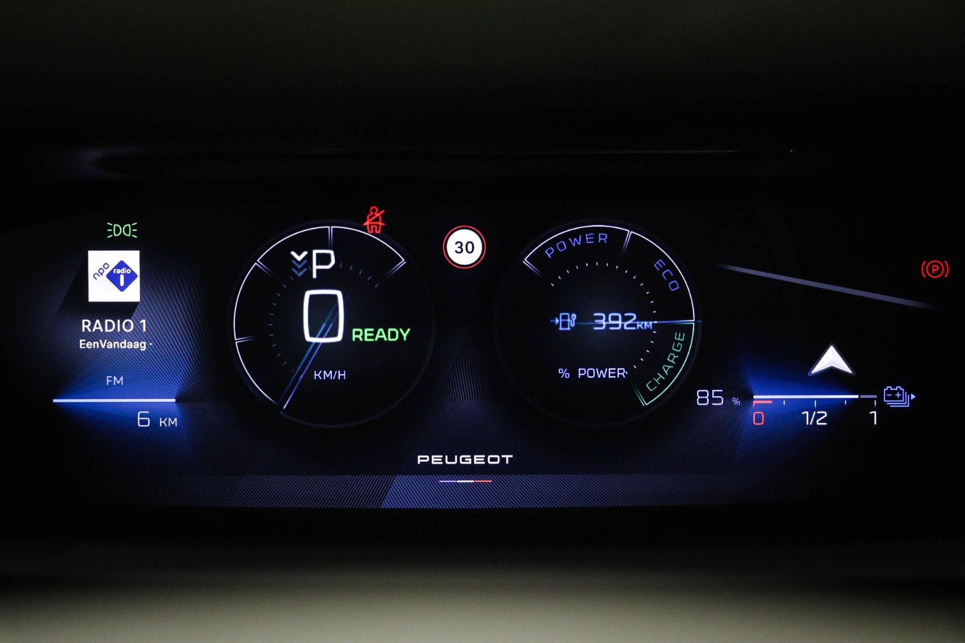 Peugeot 408 met kenteken KHP-51-N – dashboard